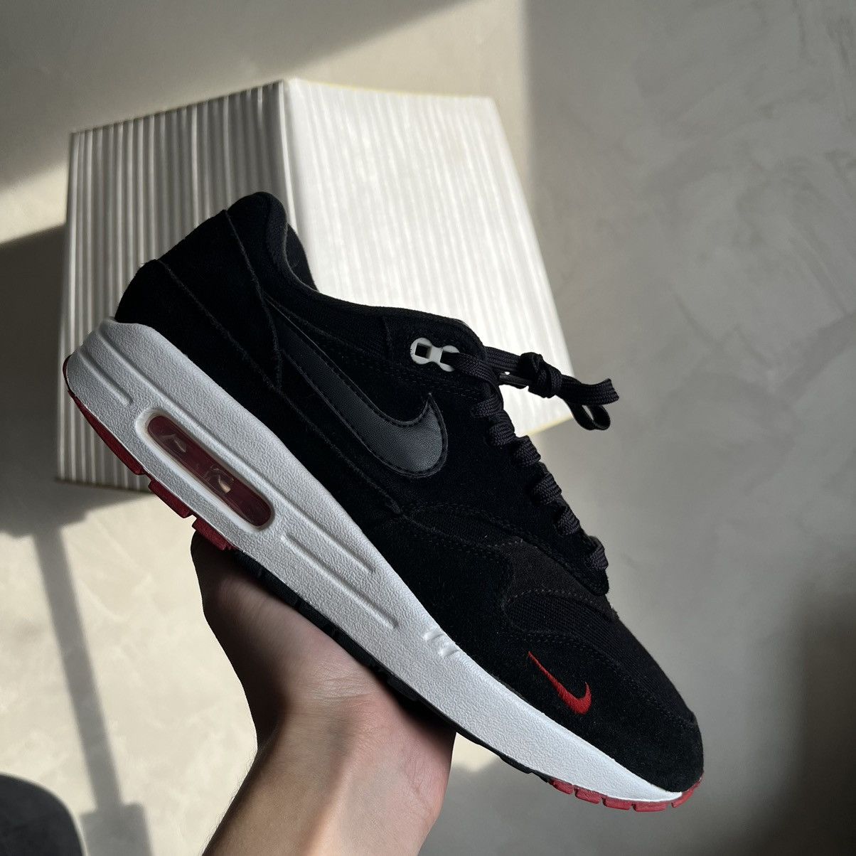 air max 1 mini swoosh bred
