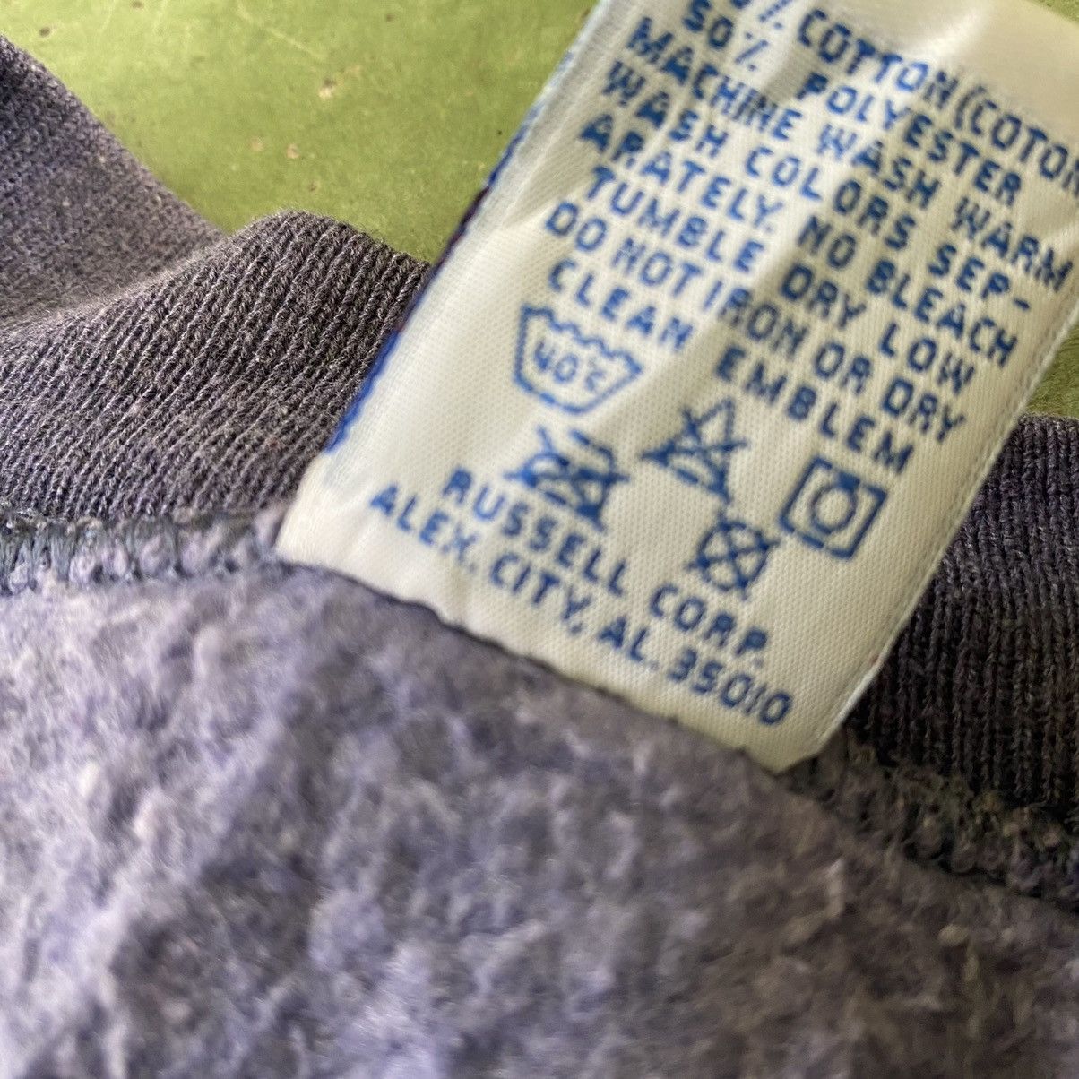 Vintage Vintage Russell Athletic Sweatshirt Sunfaded Made in USA Size US M / EU 48-50 / 2 - 16 Thumbnail
