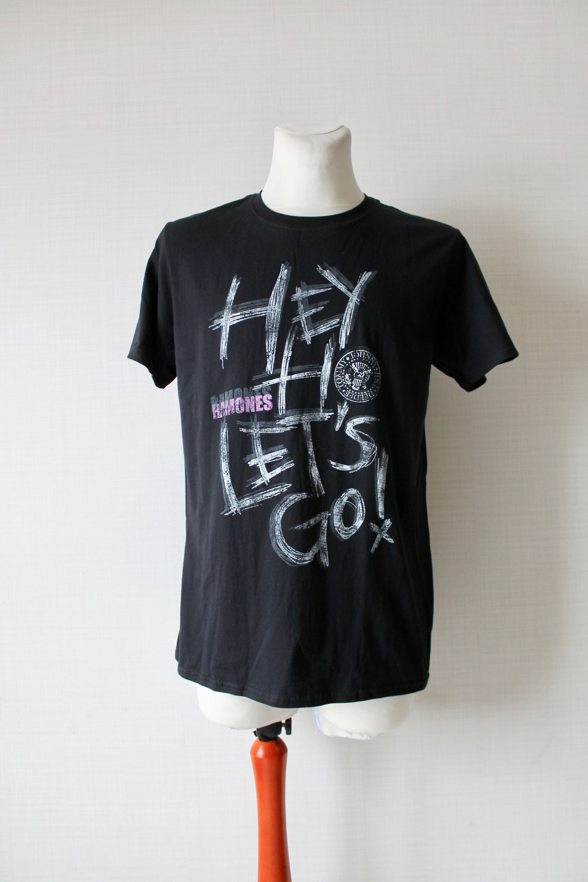 Band Tees RAMONES Hey Ho Let's go T shirt Size US L / EU 52-54 / 3 - 5 Thumbnail