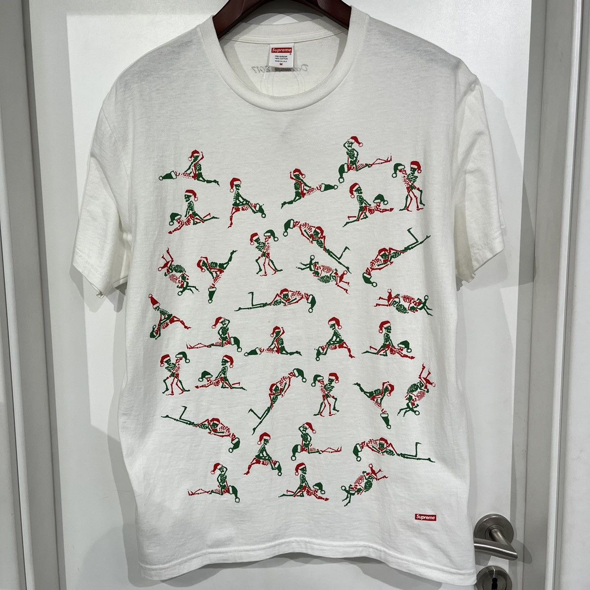 Supreme christmas best sale tee 2018