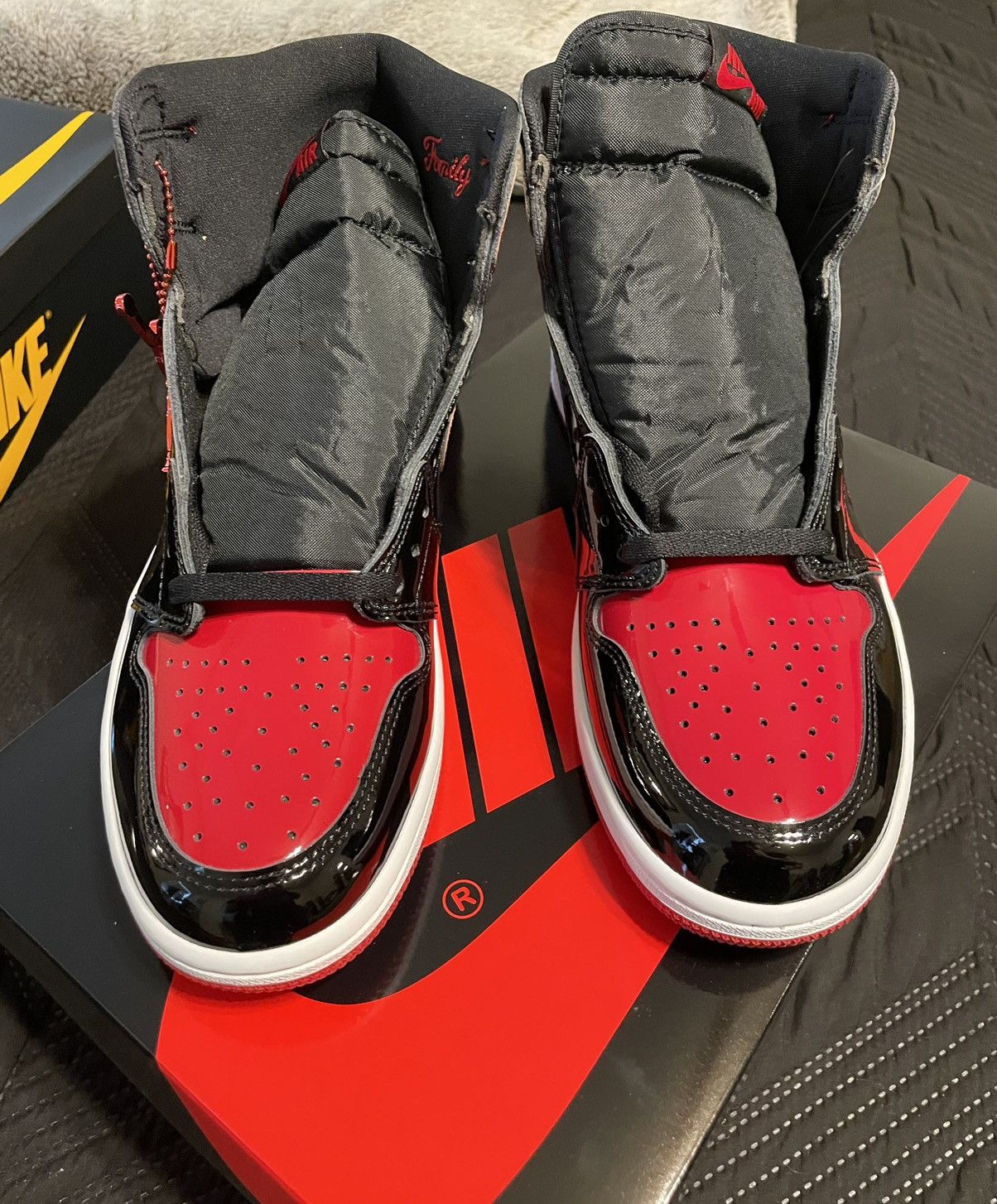 Jordan Brand Air Jordan 1 Bred Size US 11 / EU 44 - 3 Thumbnail
