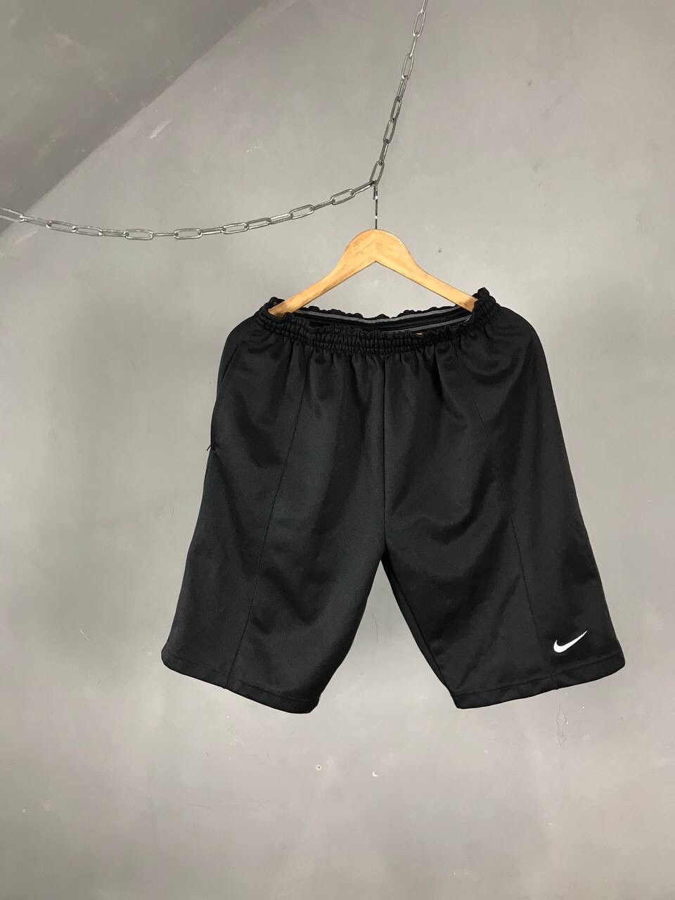 Vintage Nike swoosh streetwear vintage black shorts Size US 30 / EU 46 - 1 Thumbnail