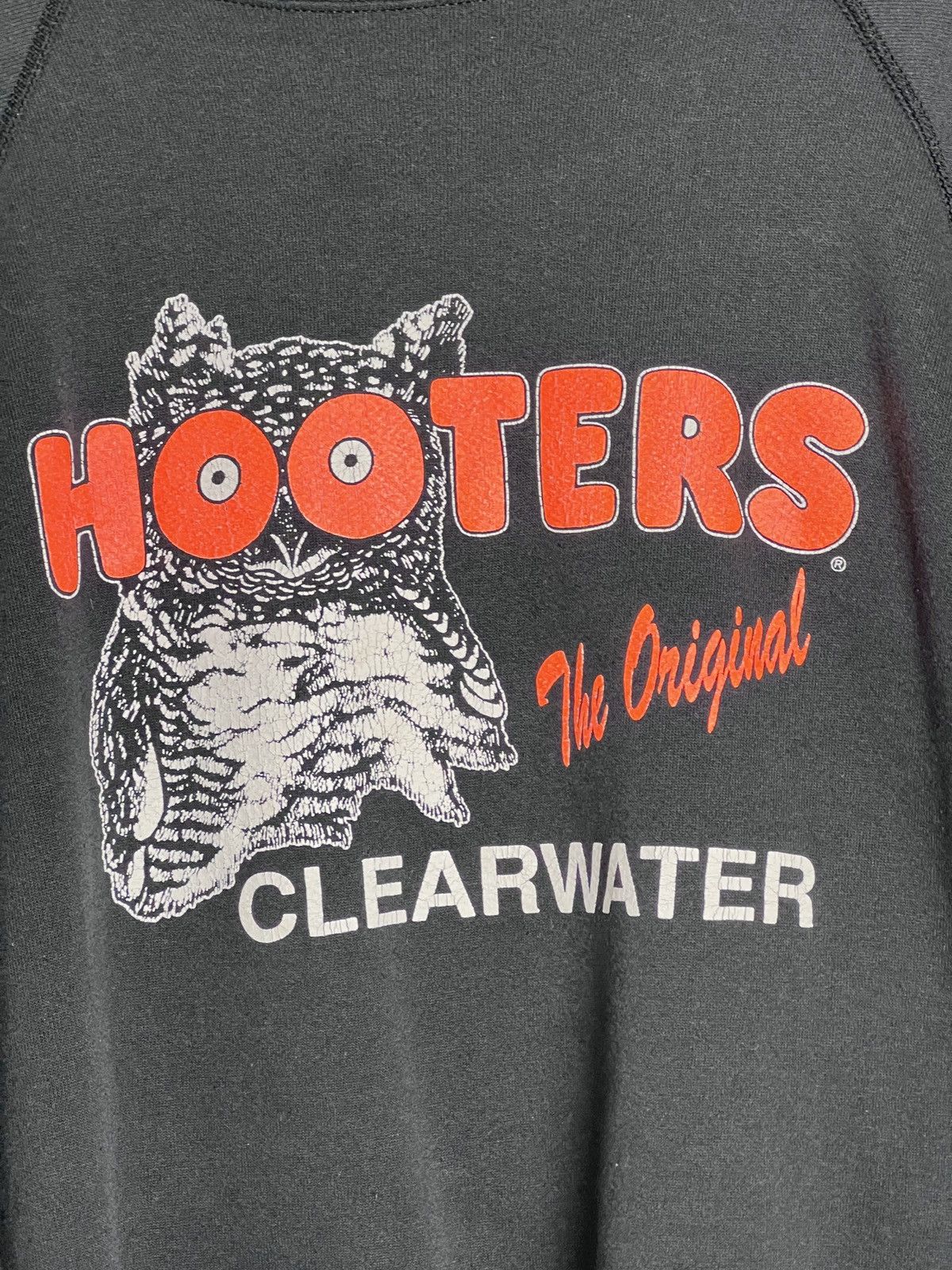 Vintage Hooters Clearwater Distressed Sweatshirt Size US L / EU 52-54 / 3 - 4 Thumbnail