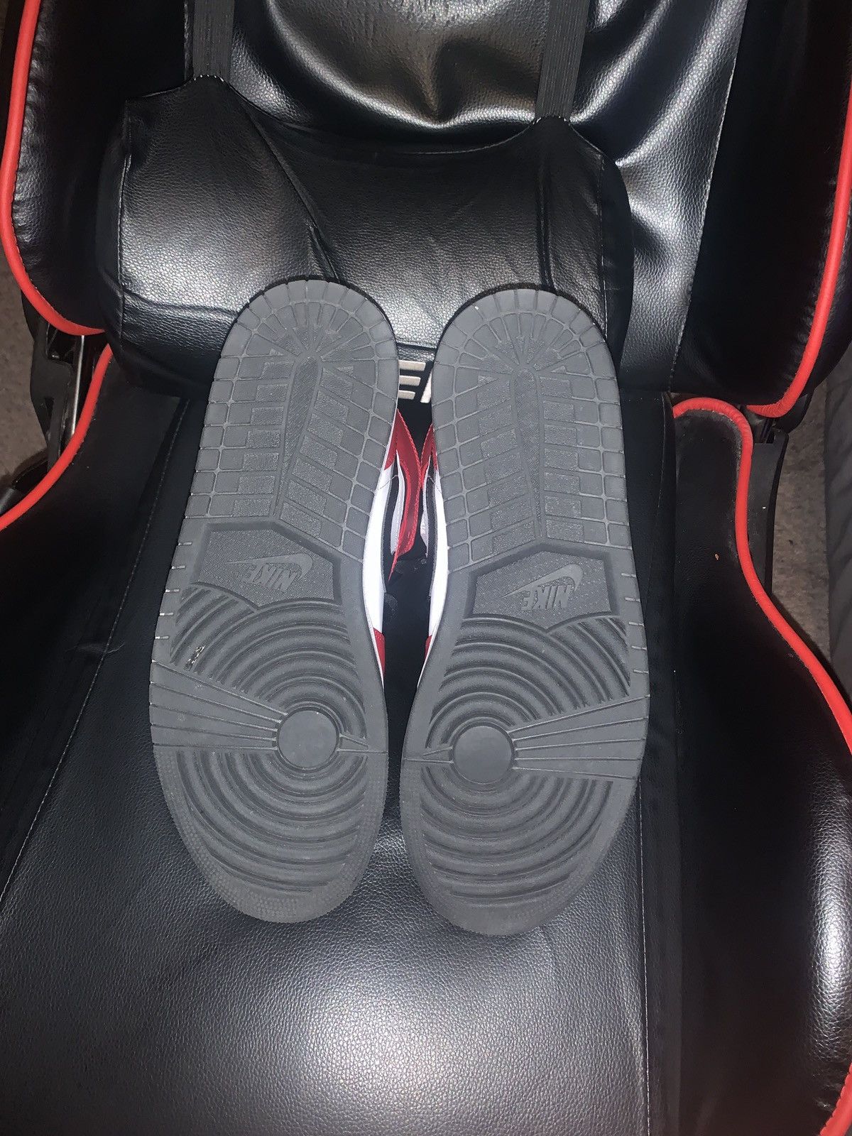 jordan 1 mid chicago black toe retail