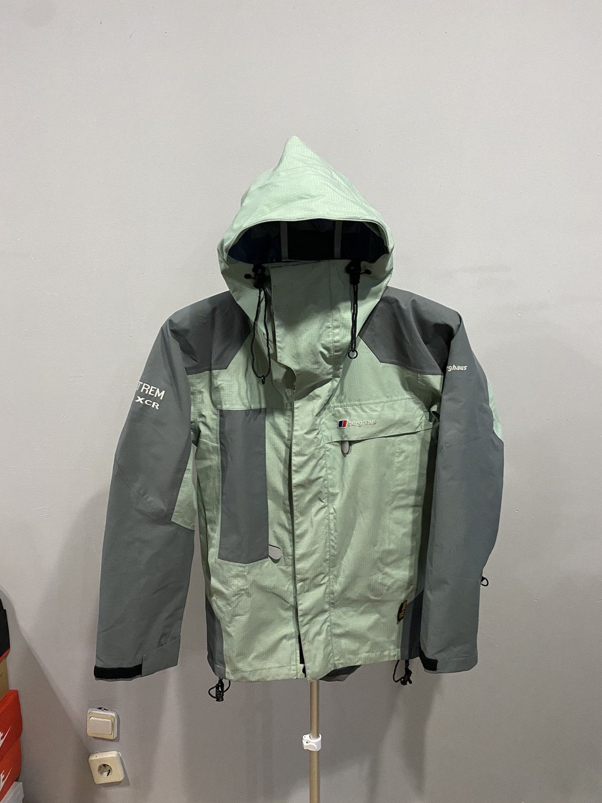 Berghaus × Goretex × Vintage Vintage Berghaus Extreme Gore-tex Size US S / EU 44-46 / 1 - 1 Thumbnail