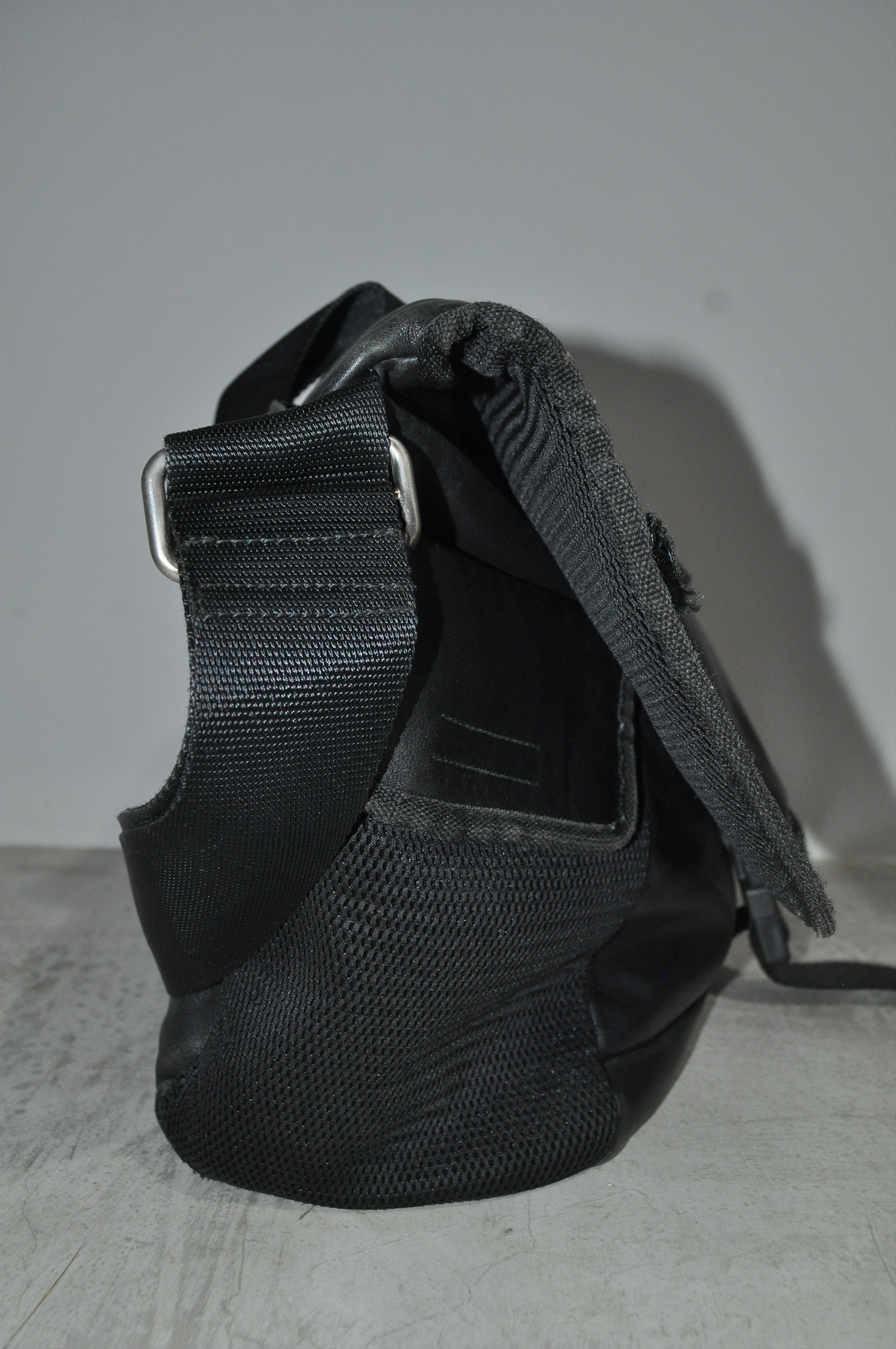 Miu Miu × Prada Miu Miu - F/W 99 - Mesh-Trim Leather Messenger Bag Size ONE SIZE - 3 Thumbnail