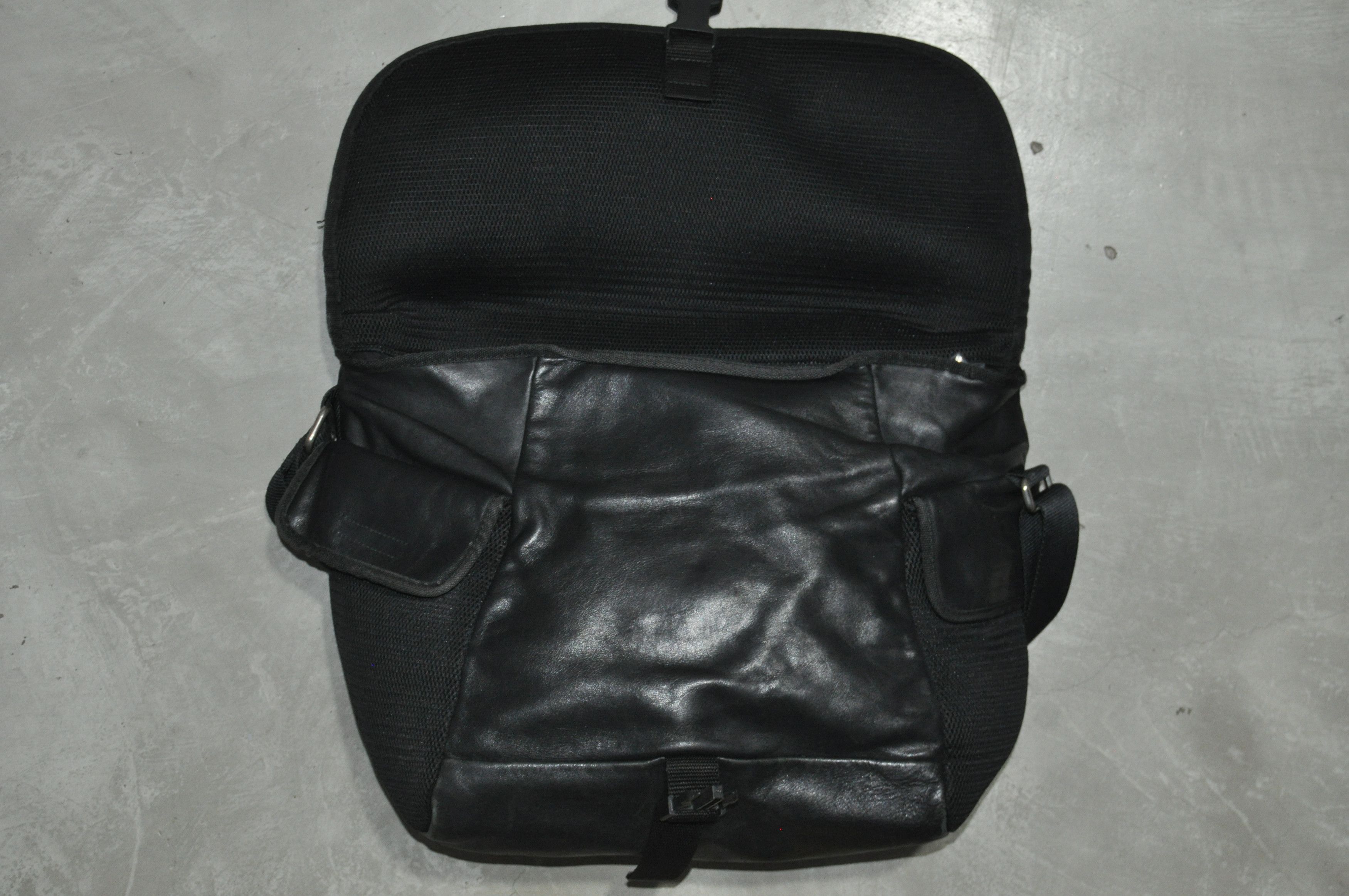 Miu Miu × Prada Miu Miu - F/W 99 - Mesh-Trim Leather Messenger Bag Size ONE SIZE - 9 Thumbnail