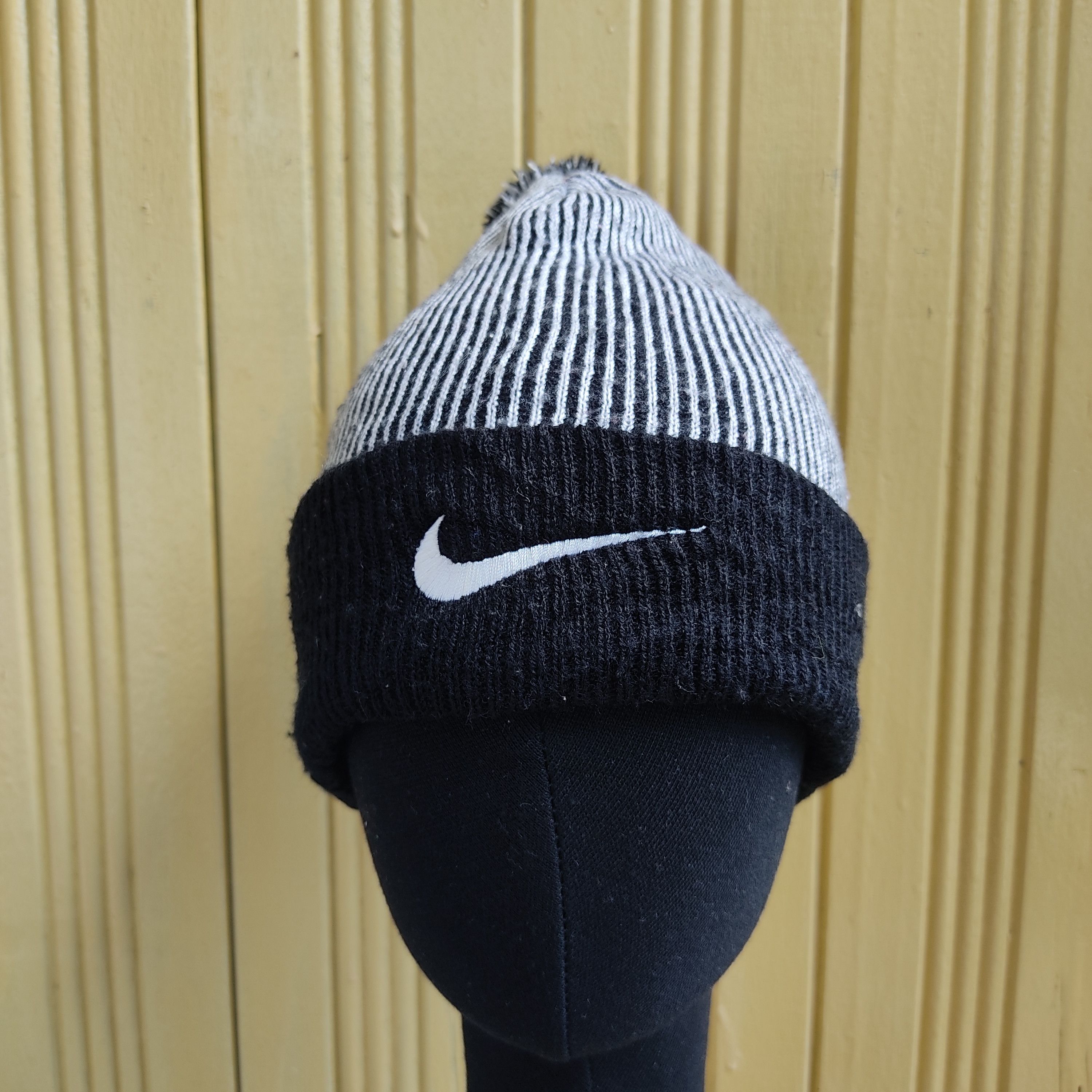 Nike Nike Stripes Black White White Beanie Size ONE SIZE - 3 Thumbnail
