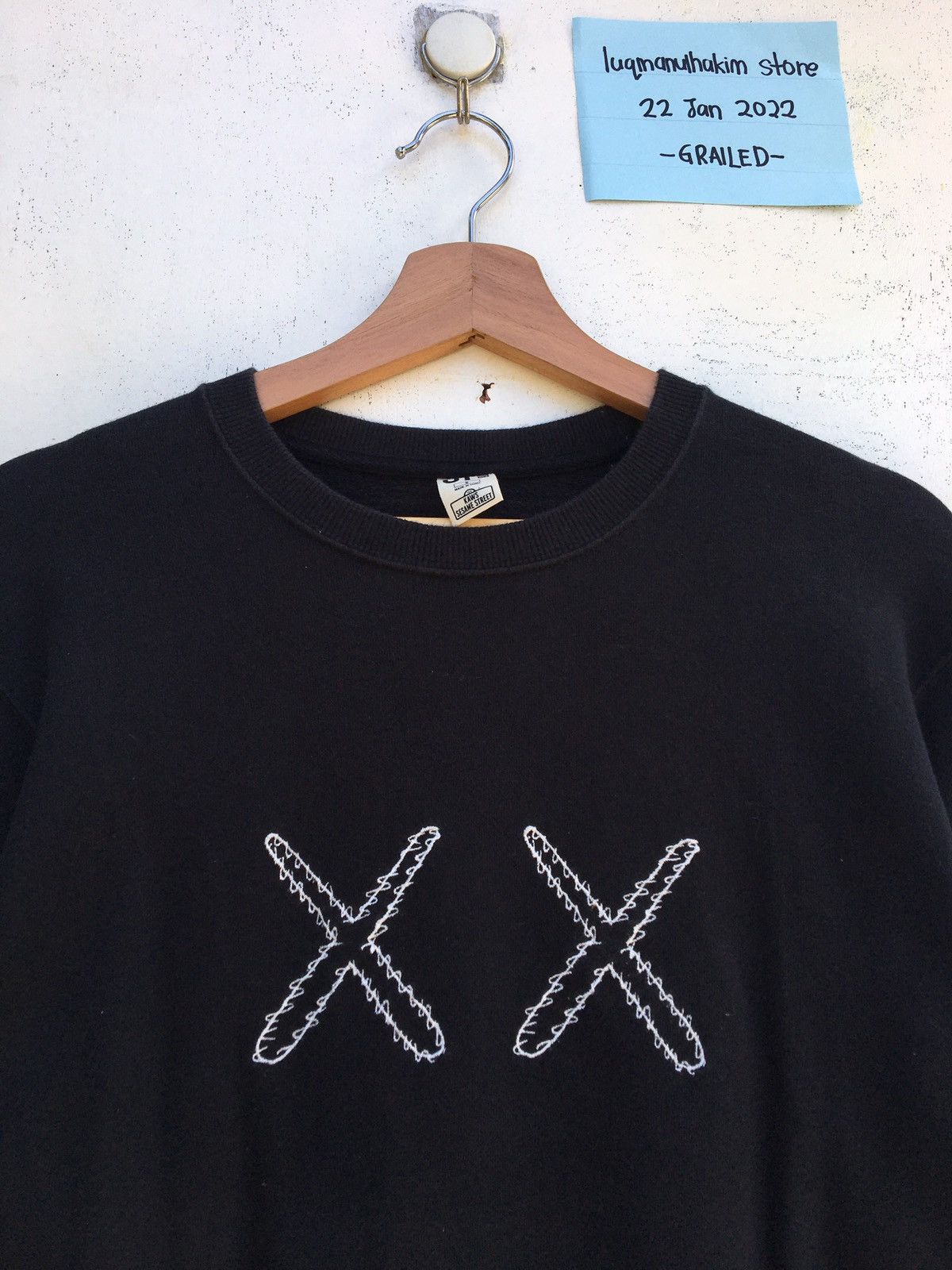 Kaws × Uniqlo Rare Kaws x Uniqlo Sesame Streets Sweatshirt Size US M / EU 48-50 / 2 - 4 Thumbnail