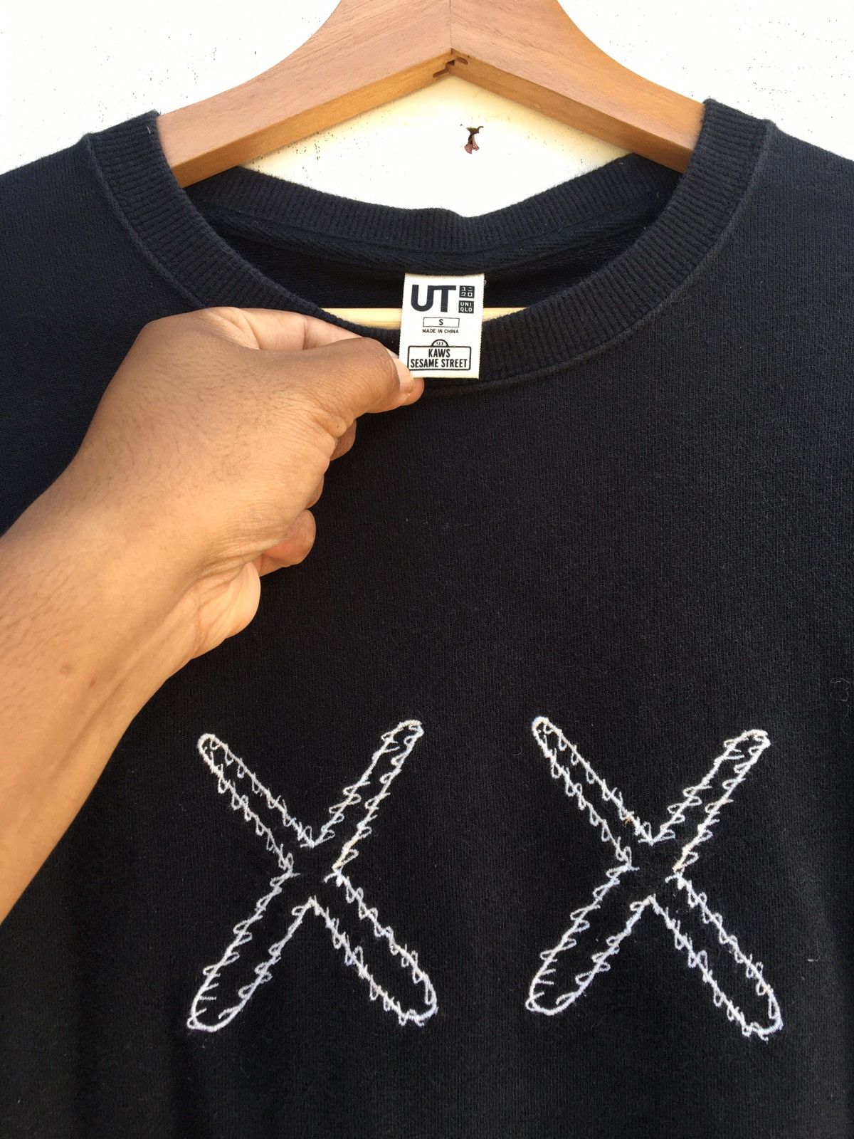 Kaws × Uniqlo Rare Kaws x Uniqlo Sesame Streets Sweatshirt Size US M / EU 48-50 / 2 - 5 Thumbnail