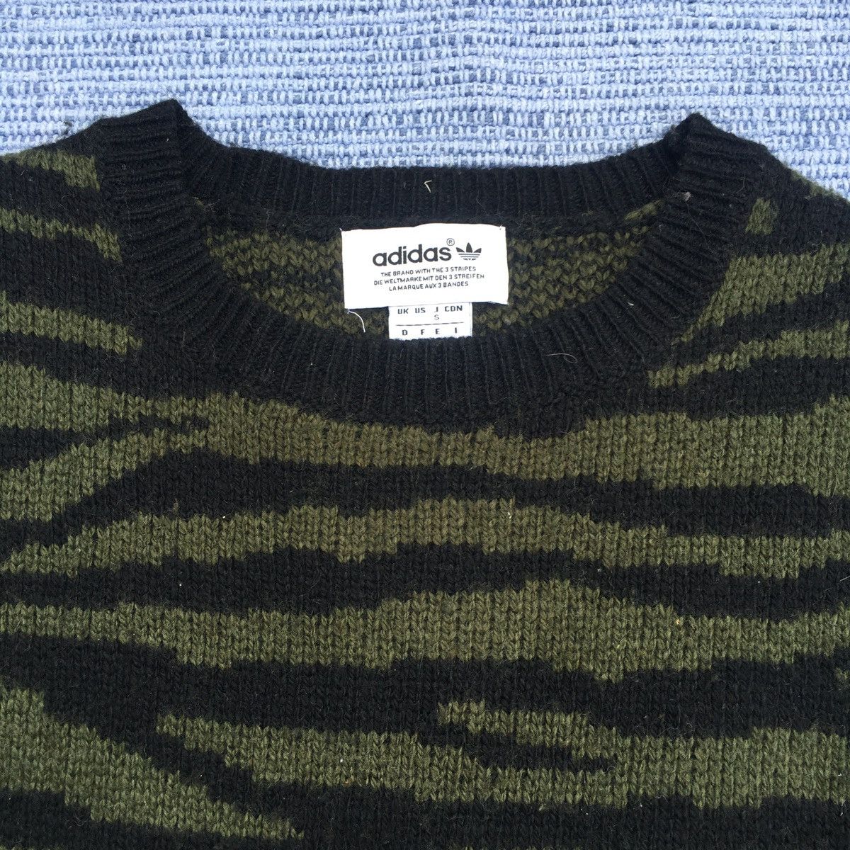 Adidas olive zebra sweater Size US S / EU 44-46 / 1 - 3 Thumbnail