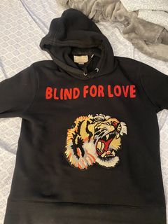 The sweatshirt Gucci with a tiger and Blind for Love by Taylor