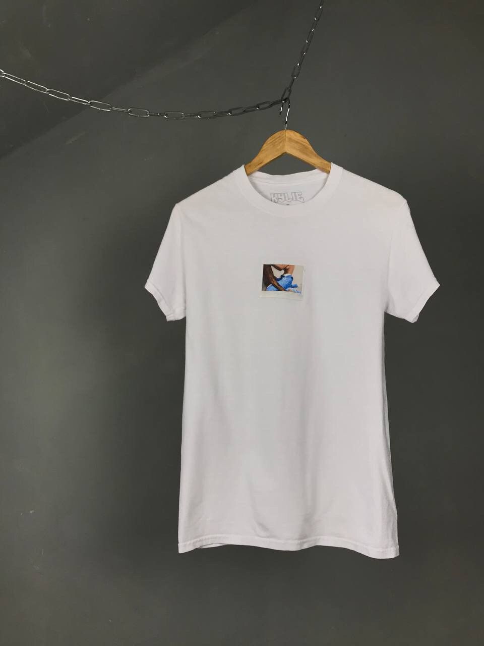 Kendall And Kylie × Kylie Jenner Kylie Cosmetics center logo streetwear tee Size US S / EU 44-46 / 1 - 1 Thumbnail