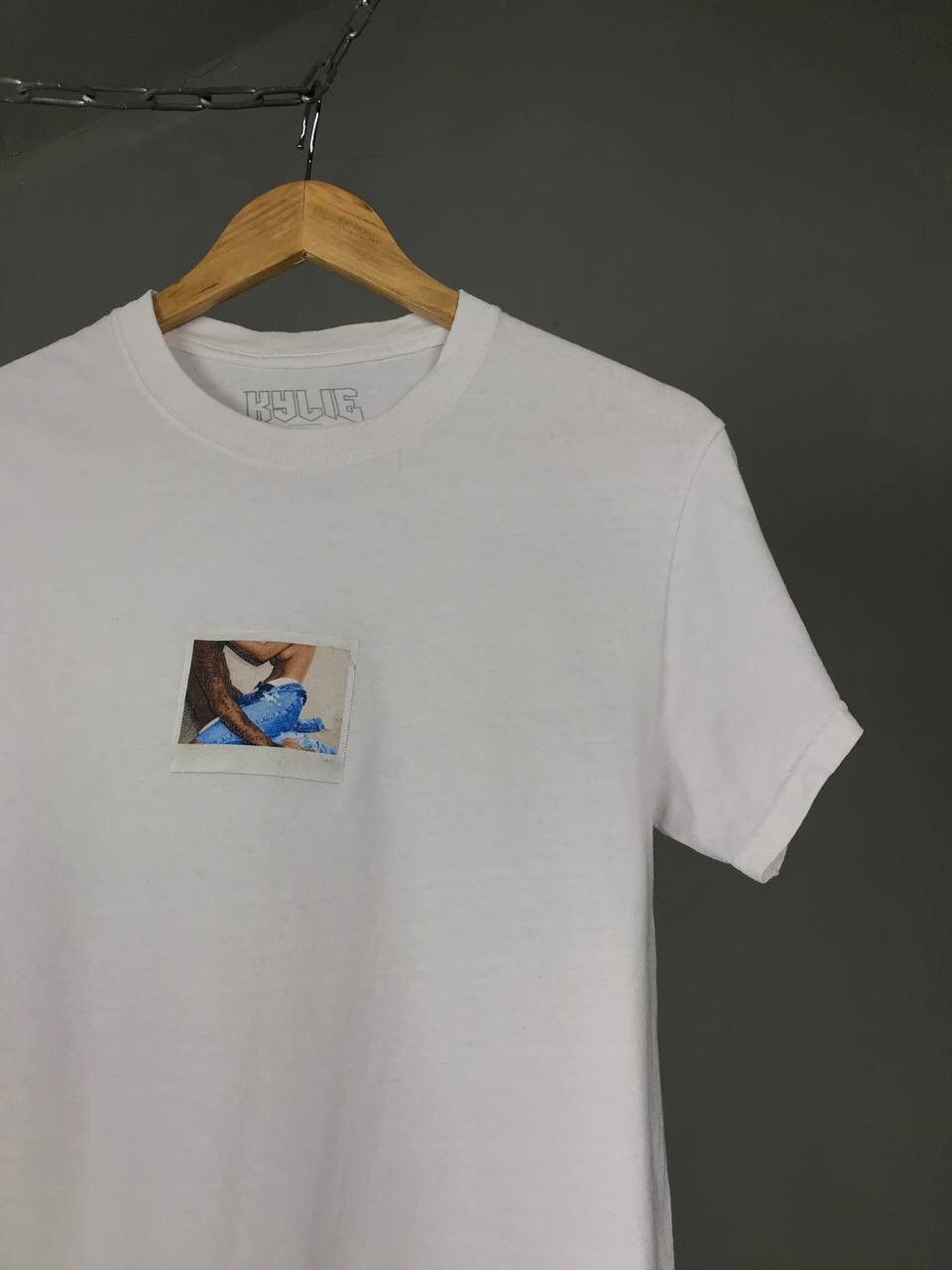 Kendall And Kylie × Kylie Jenner Kylie Cosmetics center logo streetwear tee Size US S / EU 44-46 / 1 - 2 Thumbnail