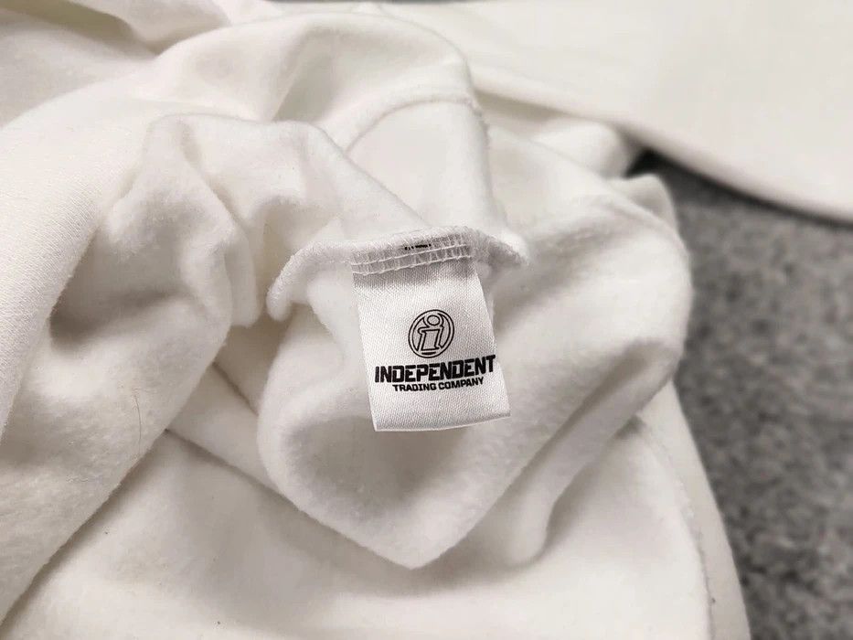 Independent Truck Co. Vintage Happiest Fox Juniperfoxx Independent White Hoodie Size US L / EU 52-54 / 3 - 9 Thumbnail