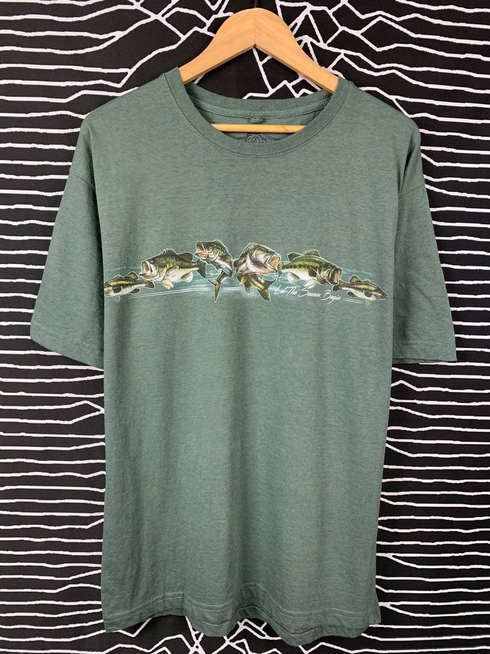 Bass Pro Shops Vtg Fish Graphics Fishing Brand Nature Earth Photo Tee Size US L / EU 52-54 / 3 - 2 Thumbnail