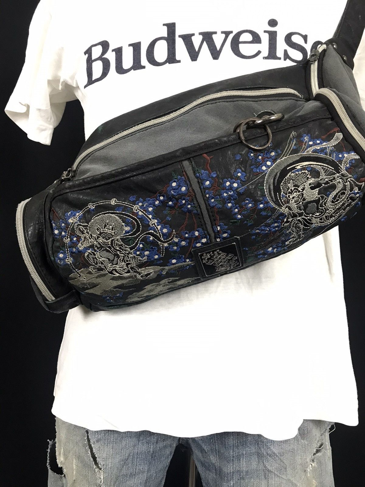 Japanese Brand × Vintage japanese Brand Sling Bag Embroidered Design Size ONE SIZE - 3 Thumbnail