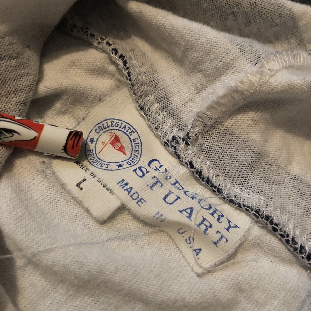 Vintage Vintage 1990s Georgetown Hoyas Bulldogs Stripe TShirt Hoodie Size US L / EU 52-54 / 3 - 7 Thumbnail