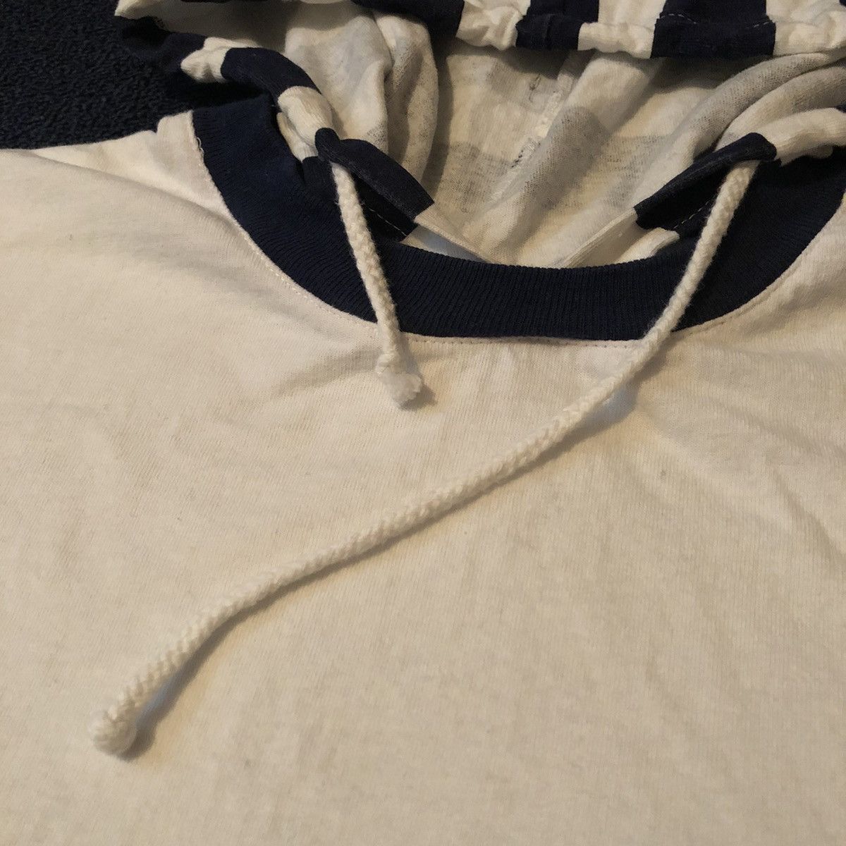 Vintage Vintage 1990s Georgetown Hoyas Bulldogs Stripe TShirt Hoodie Size US L / EU 52-54 / 3 - 5 Thumbnail