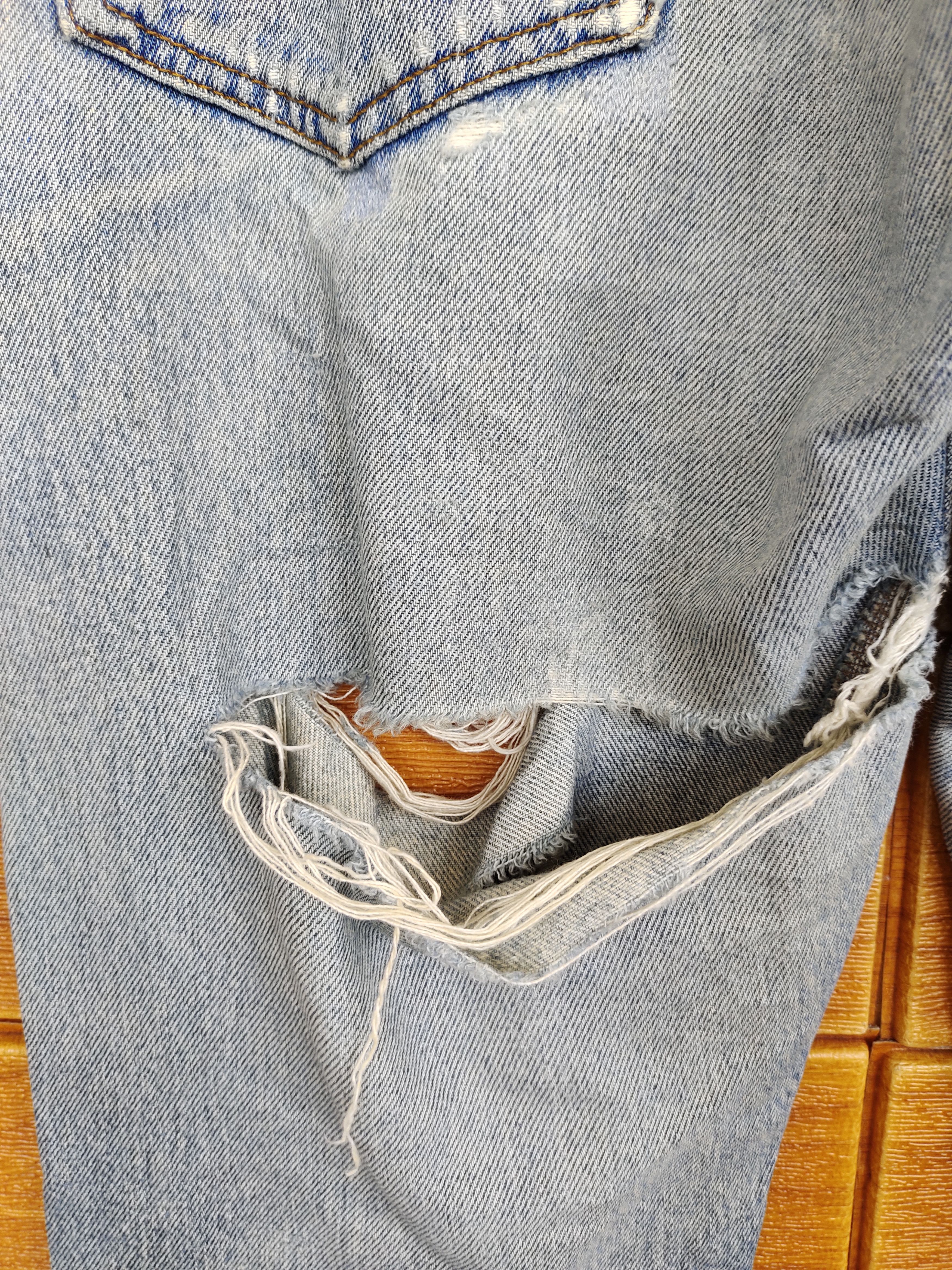 Levi's Vintage Levis 501 Destroyed Knee Distress Denim Jeans Size US 34 / EU 50 - 18 Thumbnail