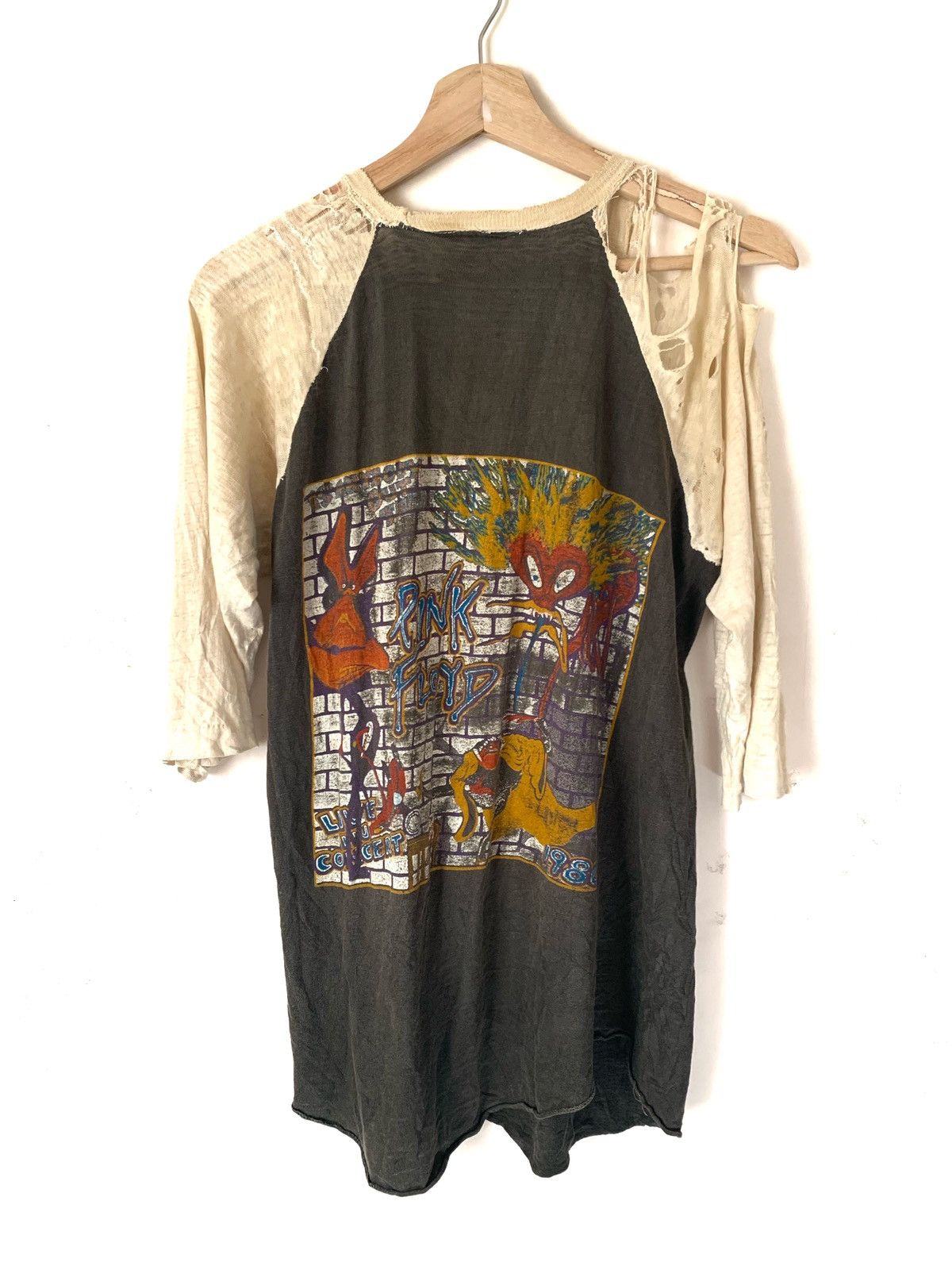 Pink Floyd × Vintage Rare Real Vintage Pink Floyd On Tour 1980 Distress Raglan Size US M / EU 48-50 / 2 - 2 Thumbnail