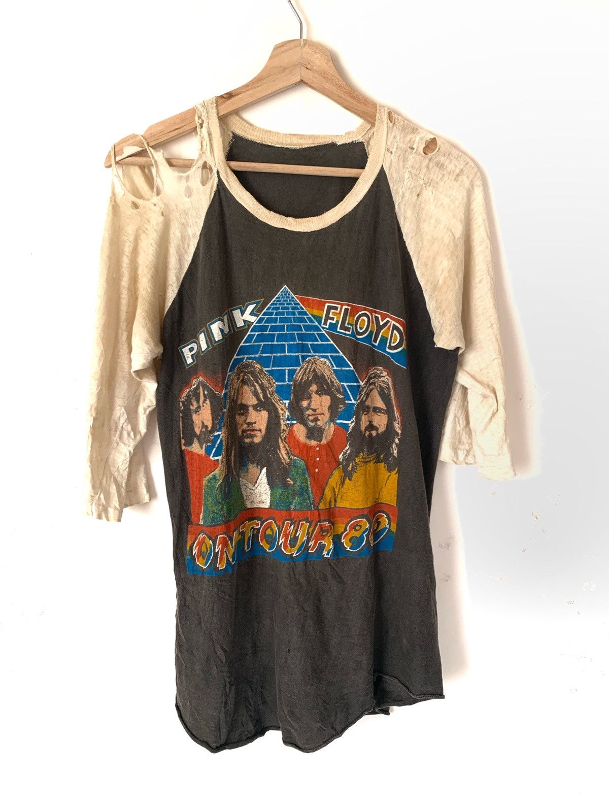 Pink Floyd × Vintage Rare Real Vintage Pink Floyd On Tour 1980 Distress Raglan Size US M / EU 48-50 / 2 - 1 Thumbnail
