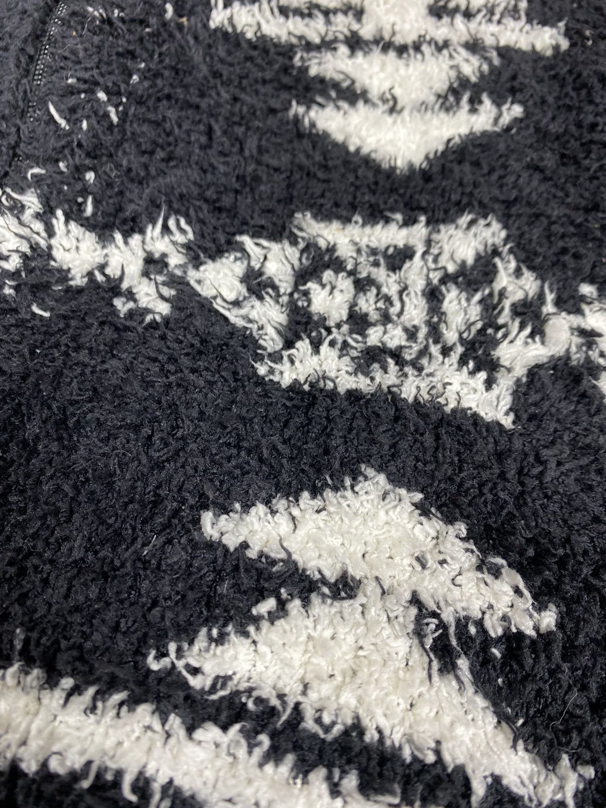 Karl Kani Karl Kani Native Faux Fur. J001 Size US XXL / EU 58 / 5 - 3 Thumbnail