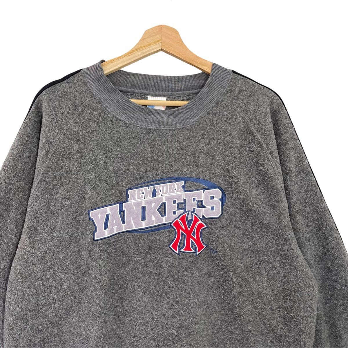 MLB Vintage New York Yankess Big Logo Embroidered Fleece size L Size US L / EU 52-54 / 3 - 4 Thumbnail