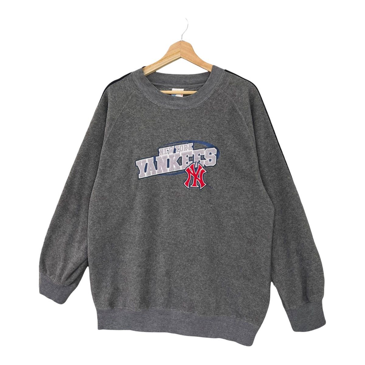 MLB Vintage New York Yankess Big Logo Embroidered Fleece size L Size US L / EU 52-54 / 3 - 3 Thumbnail