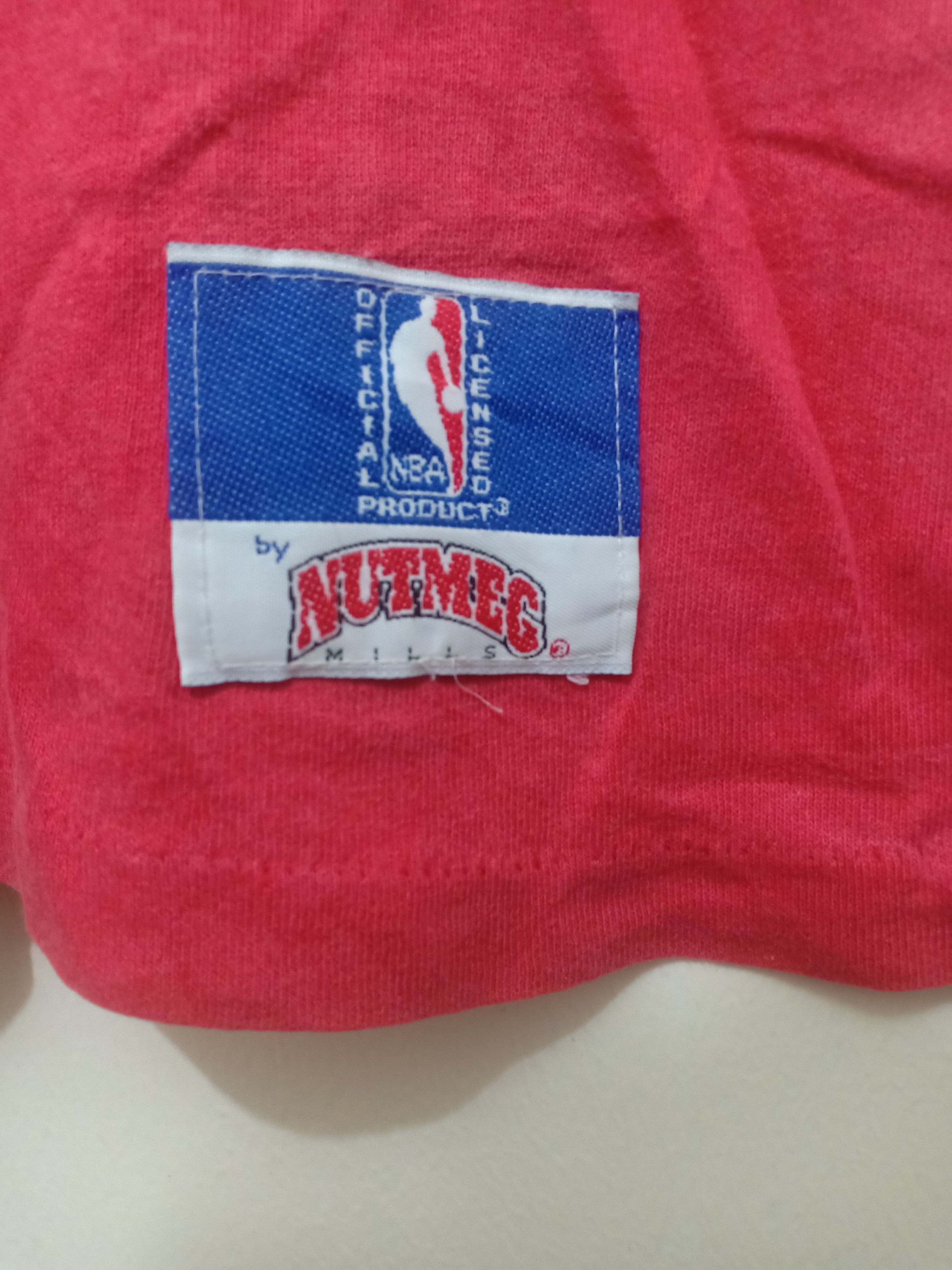 NBA × Nutmeg Vtg Chicago Bulls X Nba X Nutmeg Mills T shirt Size US M / EU 48-50 / 2 - 5 Thumbnail