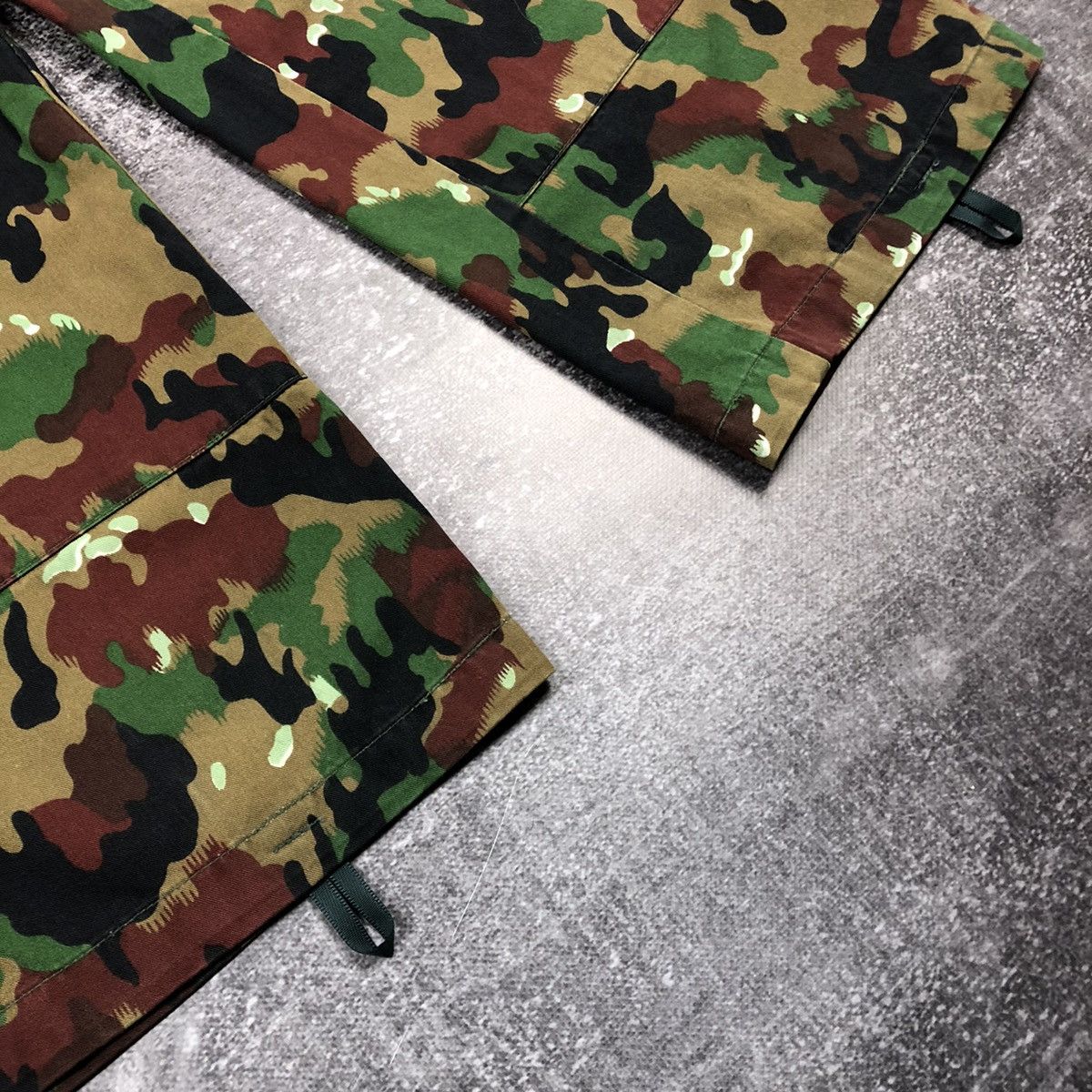 Vintage Vintage Swiss Army Alpenflage Camo Cargo Overall Pants M70 Size US 32 / EU 48 - 9 Thumbnail