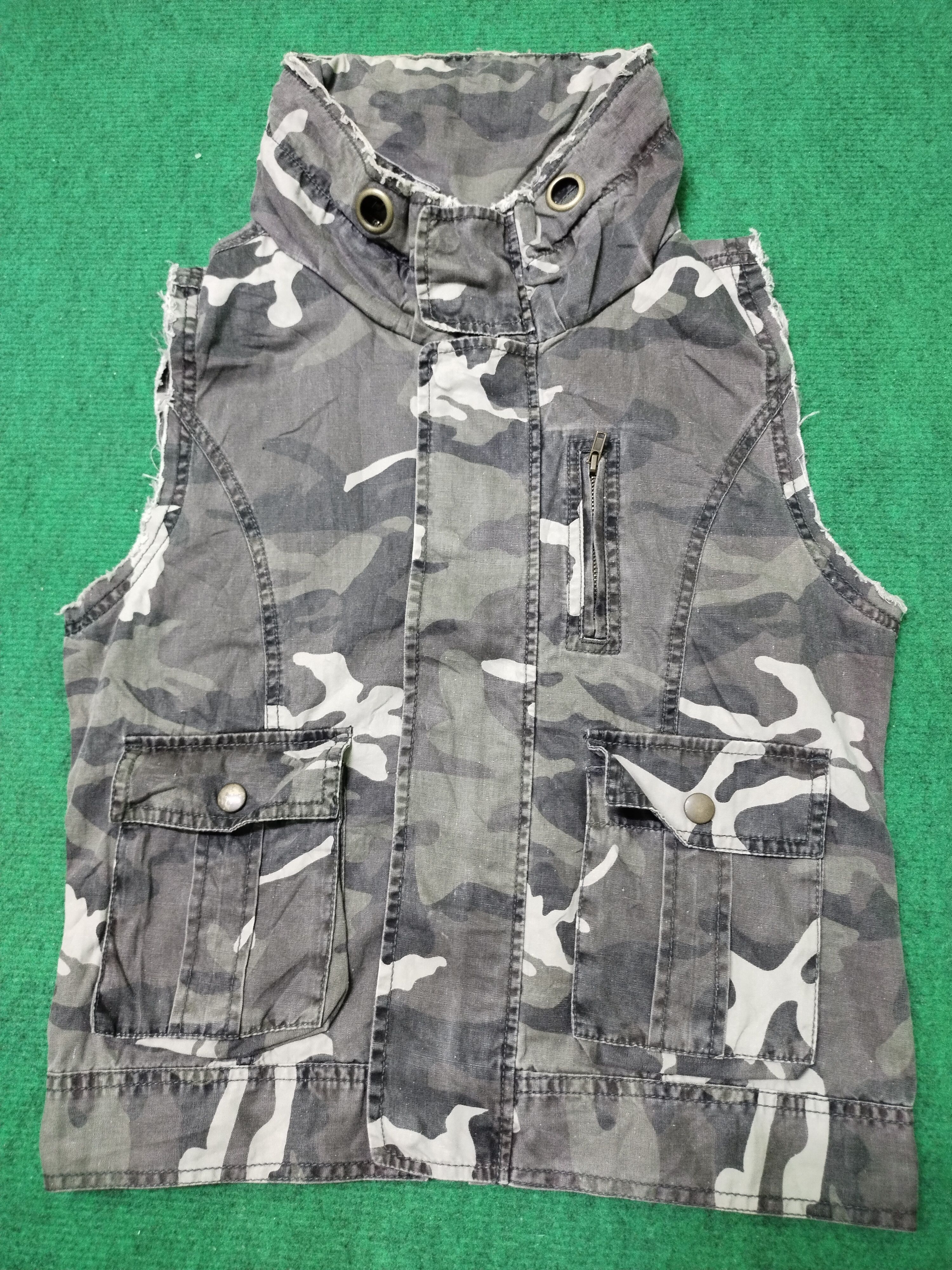 If Six Was Nine Vintage K-Panic Vest Camo Military Size US M / EU 48-50 / 2 - 1 Thumbnail