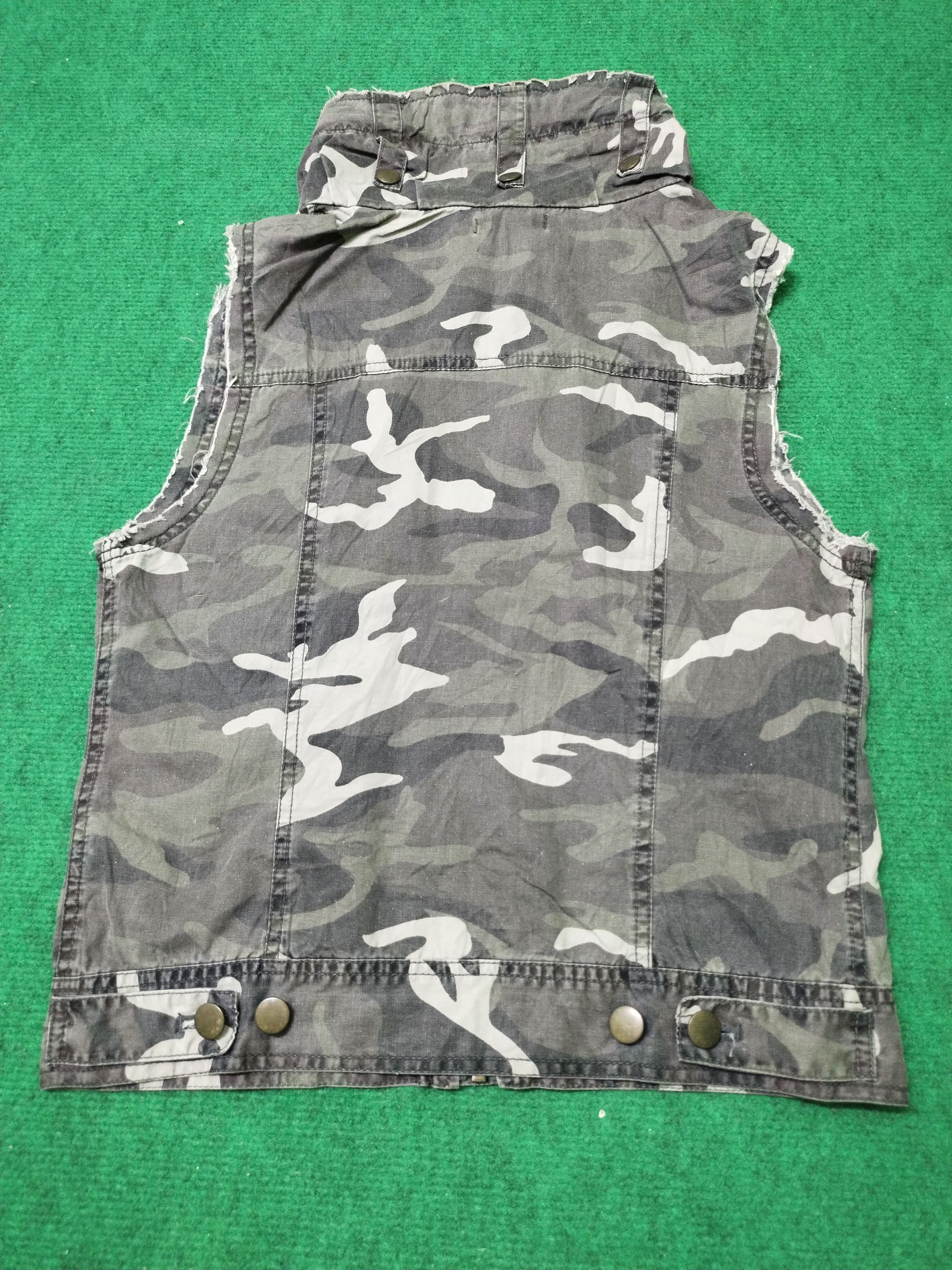 If Six Was Nine Vintage K-Panic Vest Camo Military Size US M / EU 48-50 / 2 - 4 Thumbnail