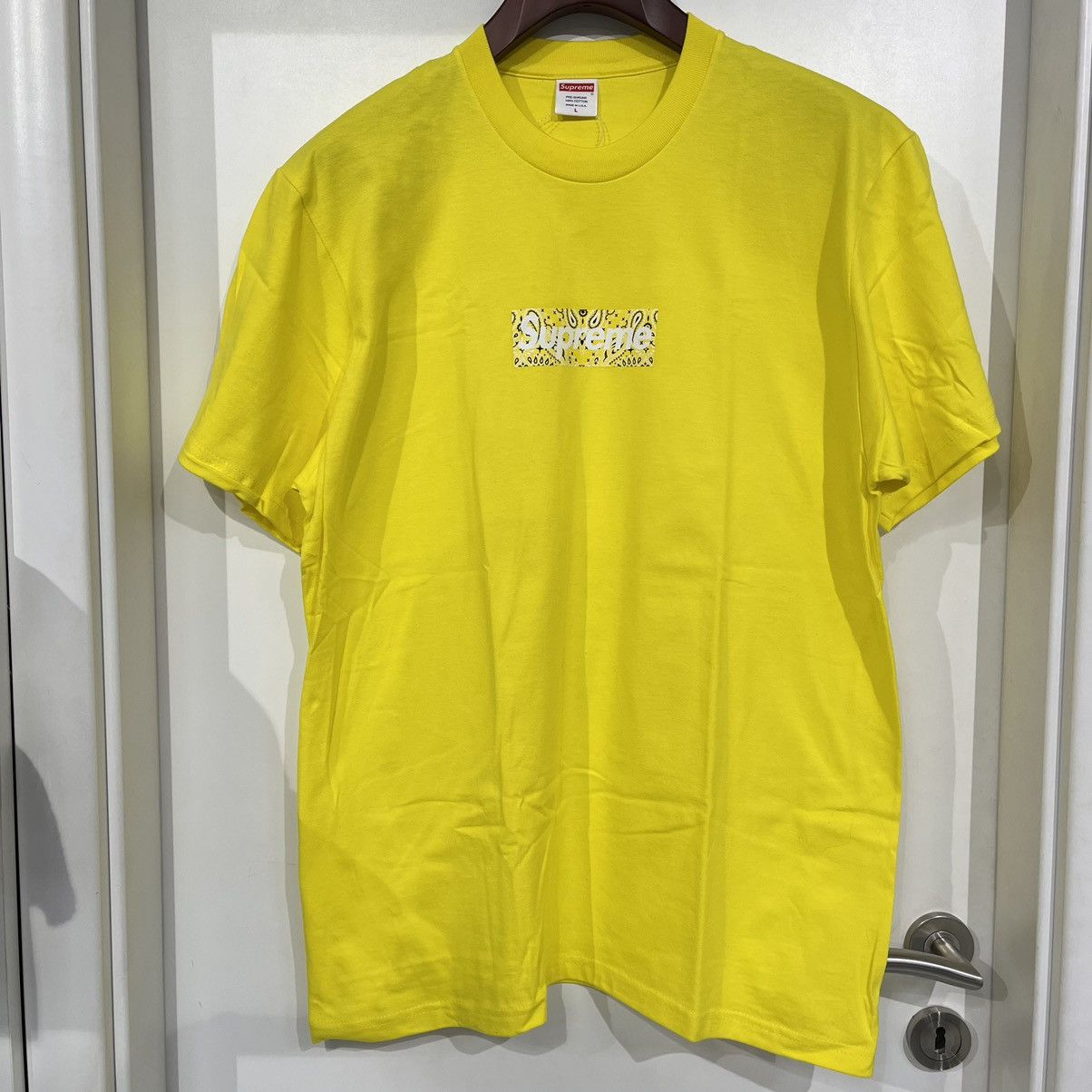 FW19 Supreme Yellow bandana box logo tee factory shirt medium new shirt sleeve