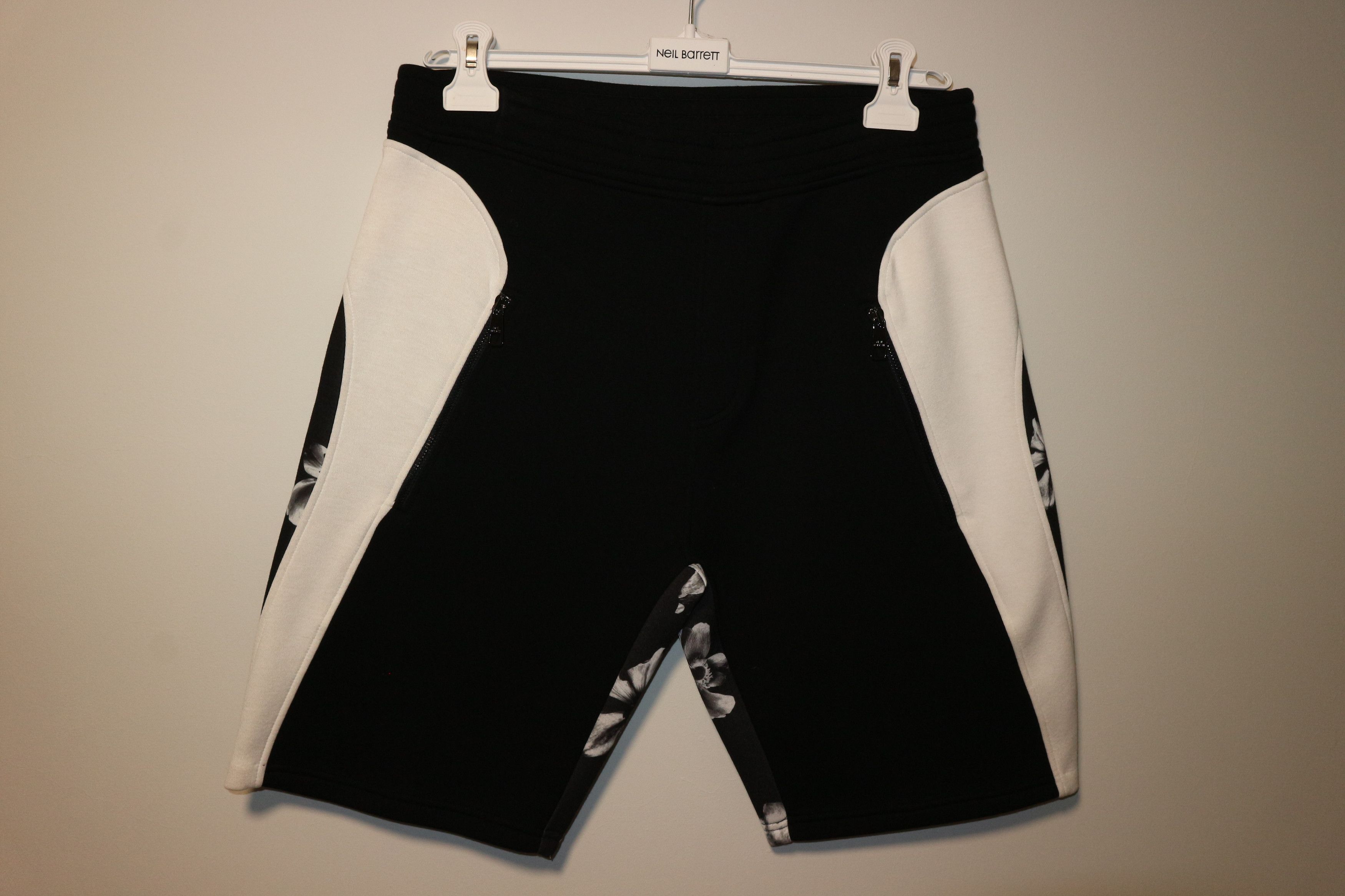 Neil Barrett Floral print neoprene shorts Size US 36 / EU 52 - 2 Thumbnail