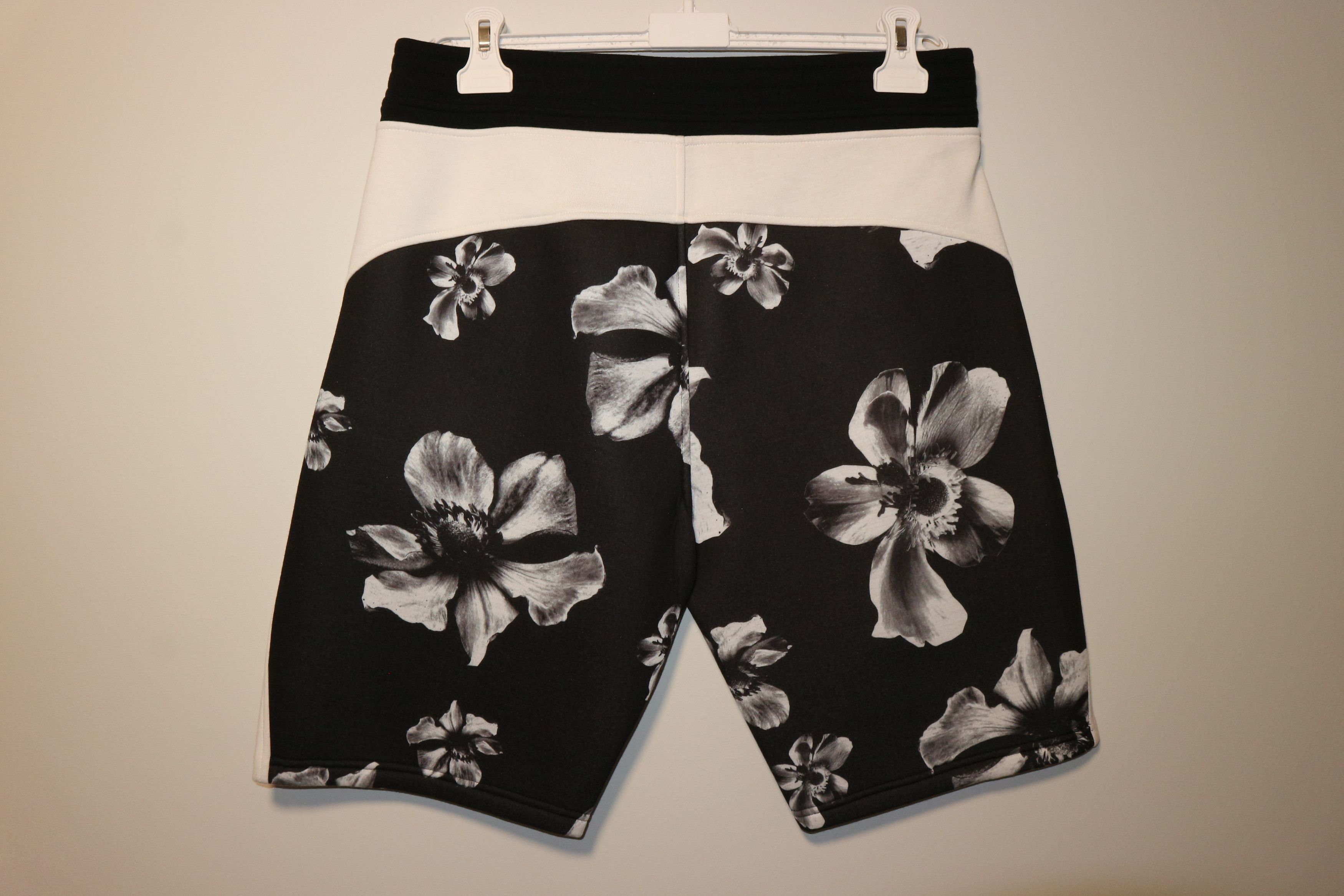 Neil Barrett Floral print neoprene shorts Size US 36 / EU 52 - 1 Thumbnail