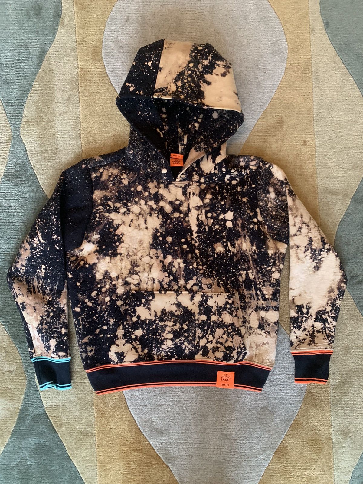 HAND-BLEACHED SOTO SLANTED PULLOVER HOODIE WITH MULTI RIB – S.R.