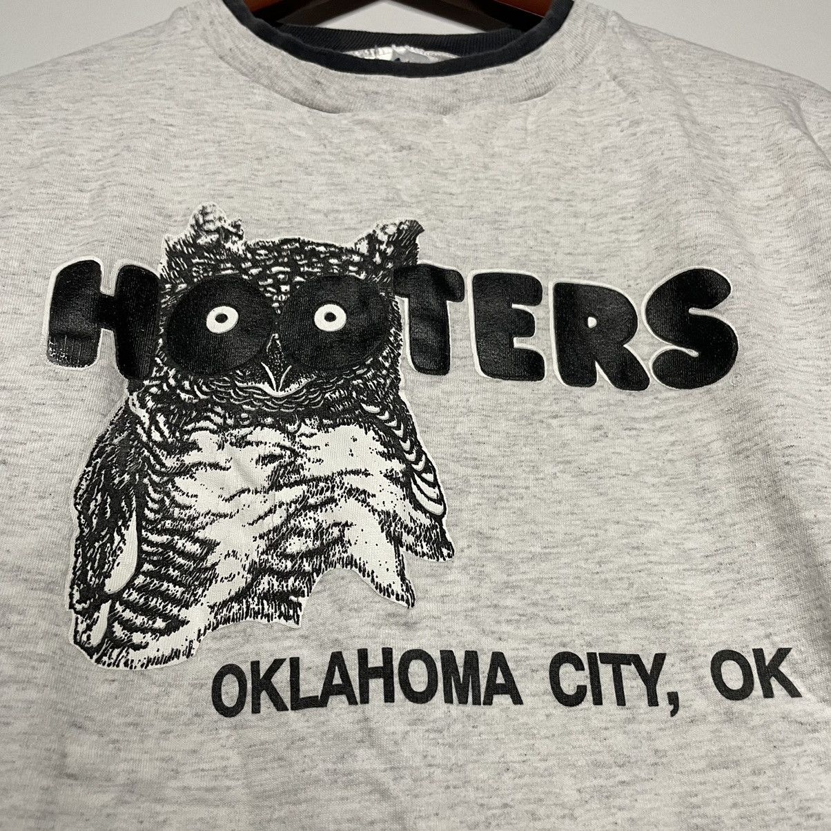 Vintage Vintage 90s Hooters Oklahoma City USA Shirt Size US XL / EU 56 / 4 - 2 Thumbnail