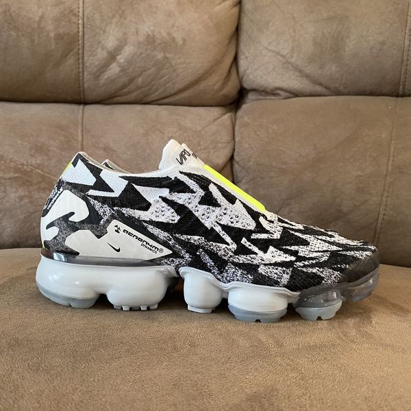 air vapormax moc 2 acronym light bone