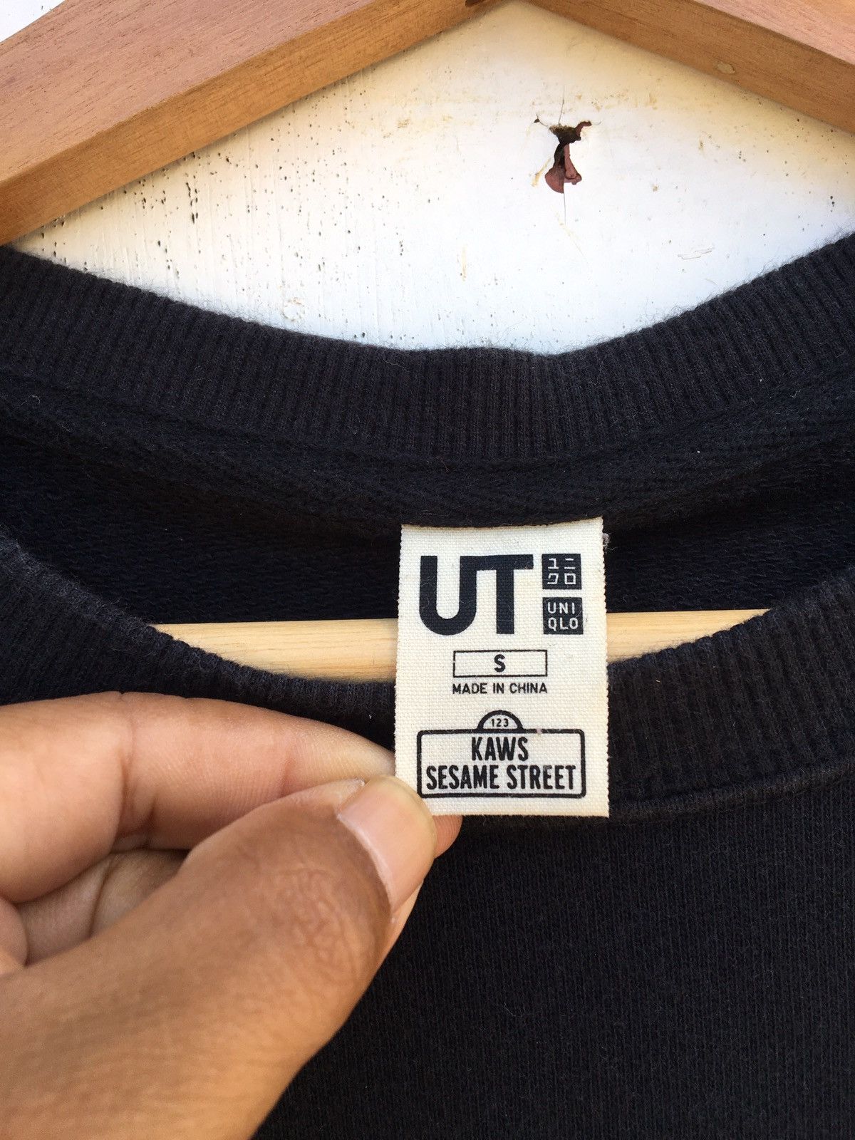 Kaws Rare Kaws x Uniqlo Sesame Streets Sweatshirt Size US M / EU 48-50 / 2 - 6 Thumbnail