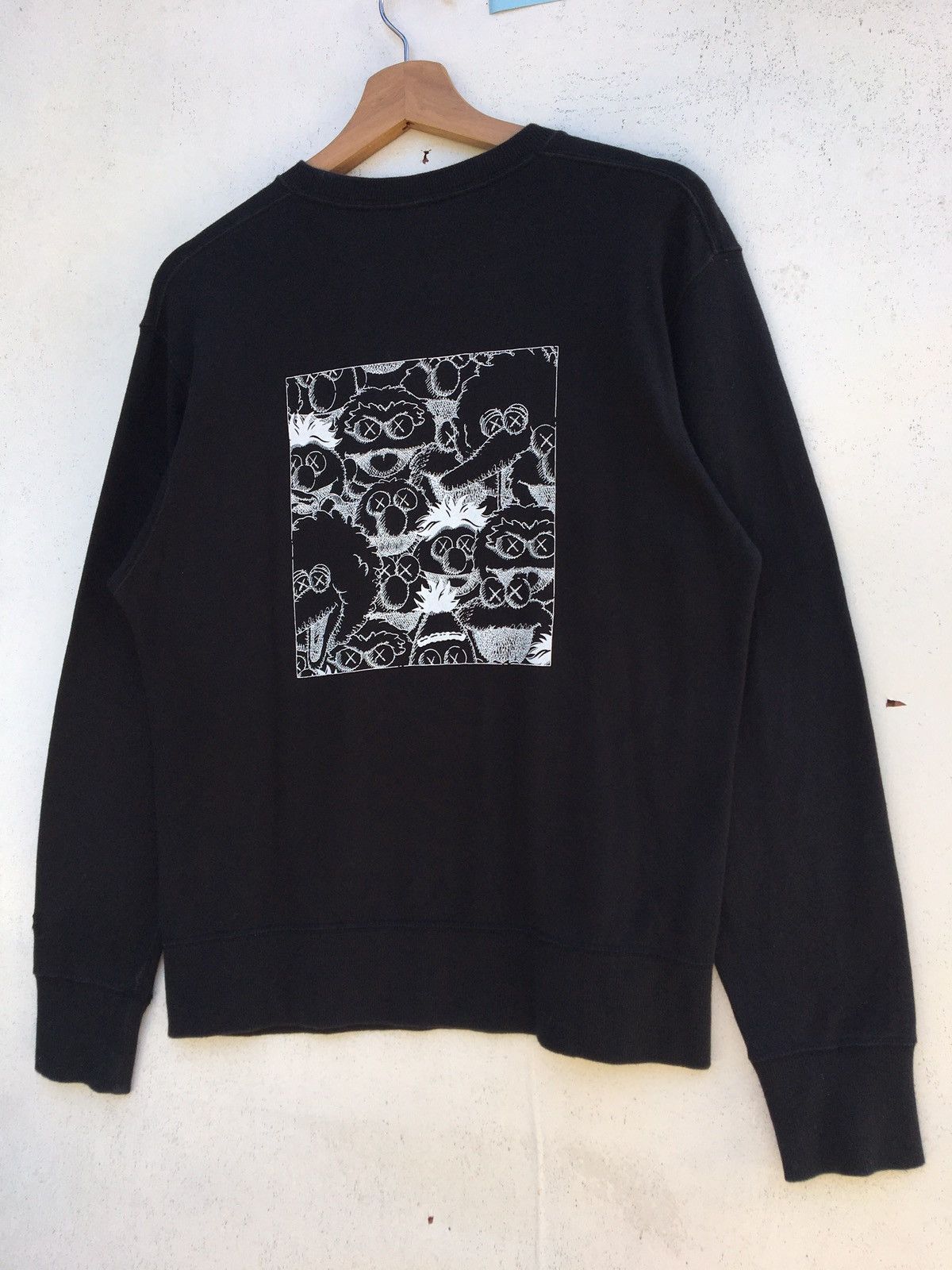 Kaws Rare Kaws x Uniqlo Sesame Streets Sweatshirt Size US M / EU 48-50 / 2 - 11 Thumbnail