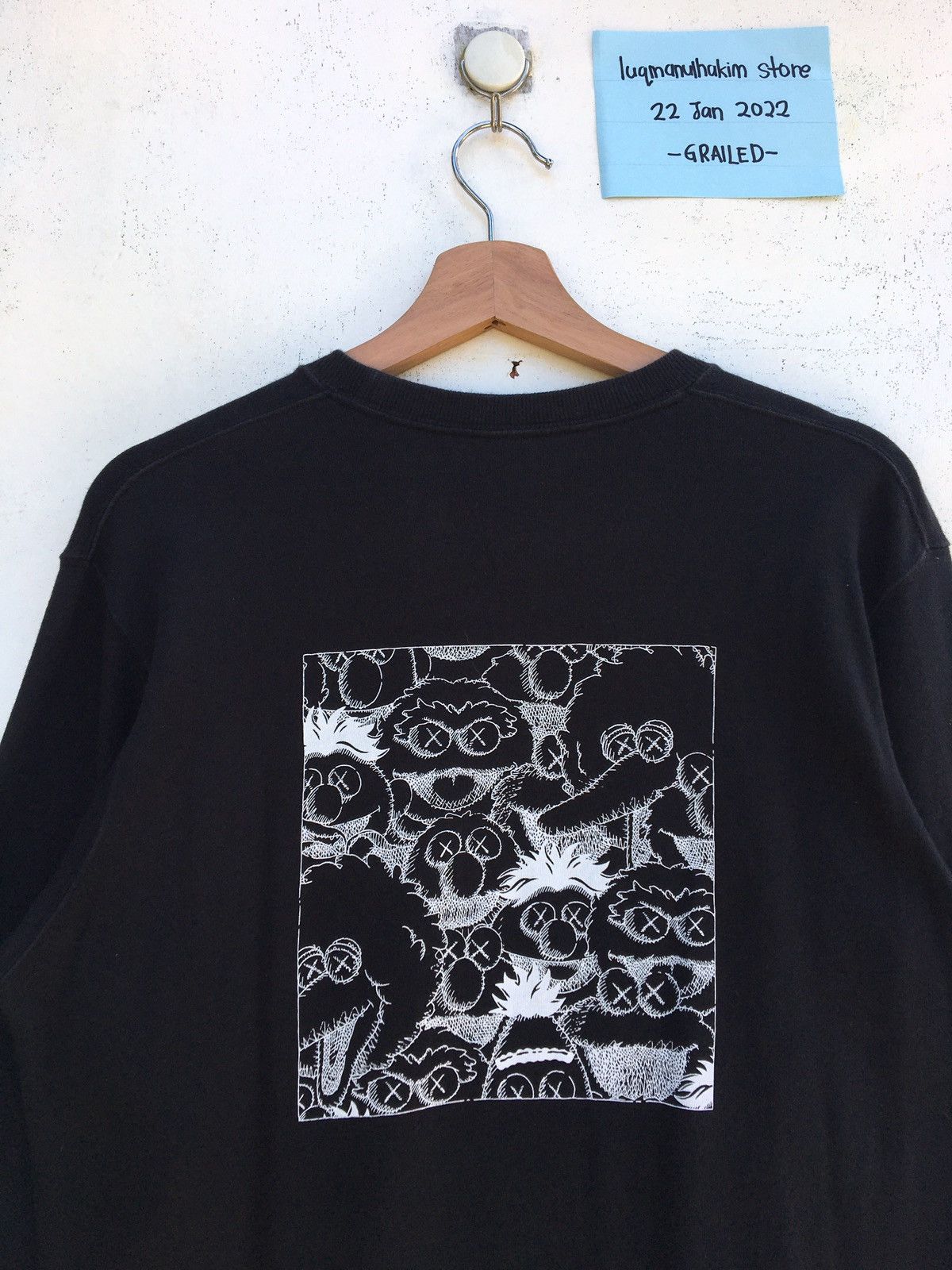 Kaws Rare Kaws x Uniqlo Sesame Streets Sweatshirt Size US M / EU 48-50 / 2 - 12 Thumbnail