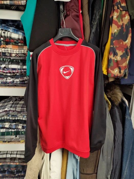 Nike Vintage Nike Center logo Crewneck Sweatshirt Travis Scott Size US M / EU 48-50 / 2 - 10 Thumbnail