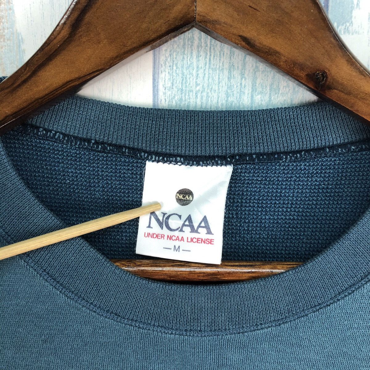 NCAA × Vintage Vintage 90s NCAA Sports Basics Sweatshirt Crewneck Size US M / EU 48-50 / 2 - 9 Thumbnail