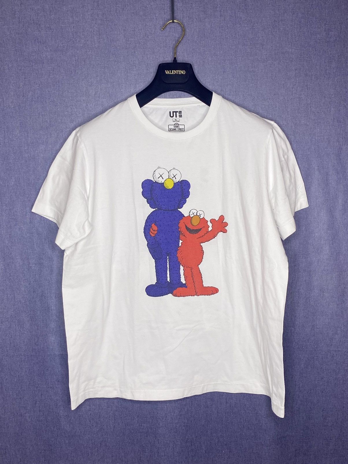 Kaws × Uniqlo Kaws Uniqlo Sesame street t shirt XL Size US XL / EU 56 / 4 - 1 Thumbnail