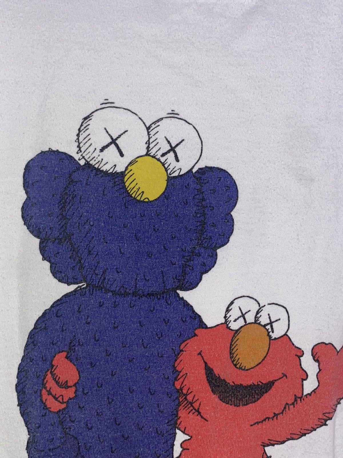 Kaws × Uniqlo Kaws Uniqlo Sesame street t shirt XL Size US XL / EU 56 / 4 - 2 Thumbnail