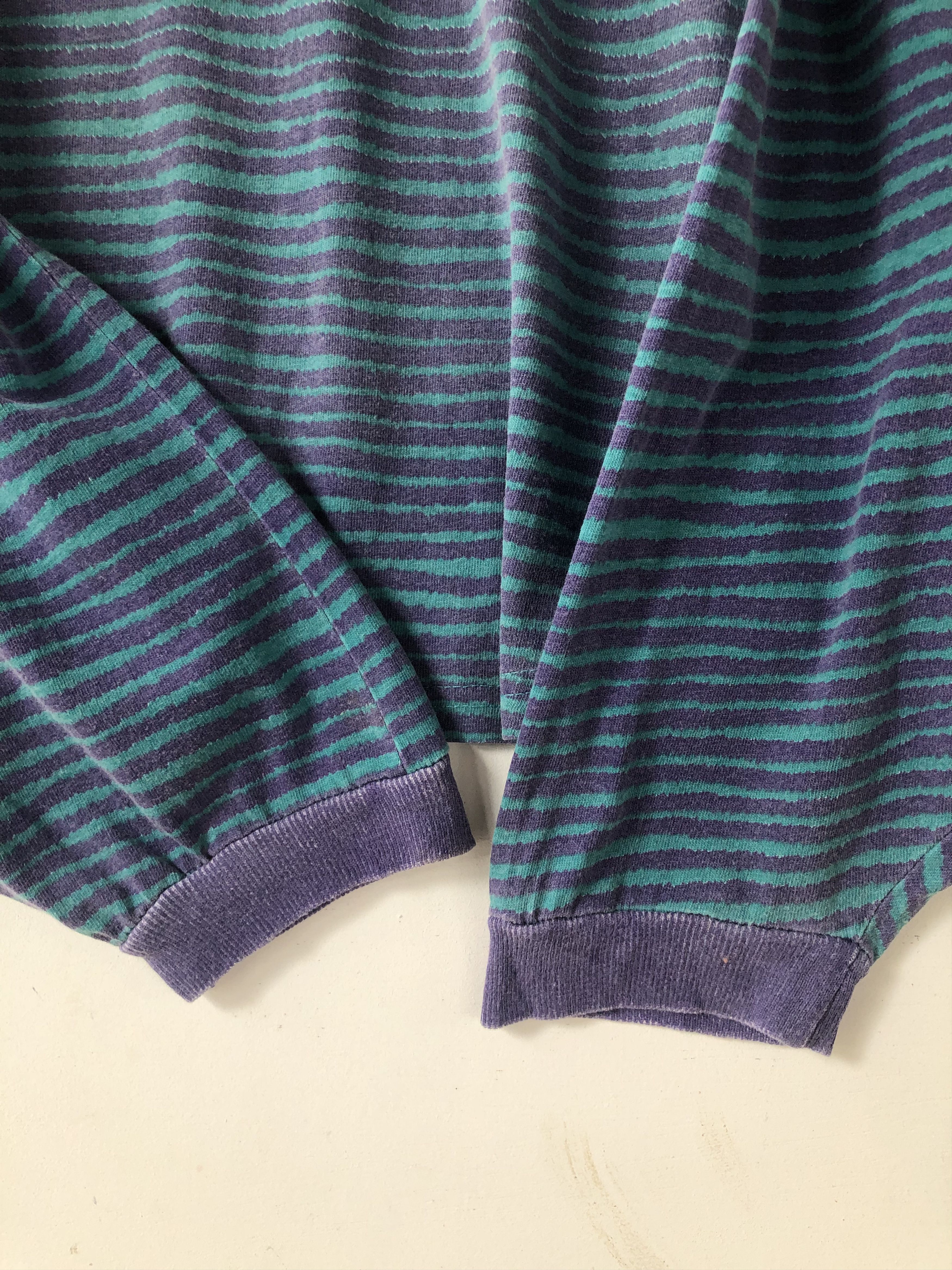 Vintage VINTAGE CRAZEE WEAR USA MALIBU SURF BATWING CROP L/S Size US L / EU 52-54 / 3 - 9 Thumbnail