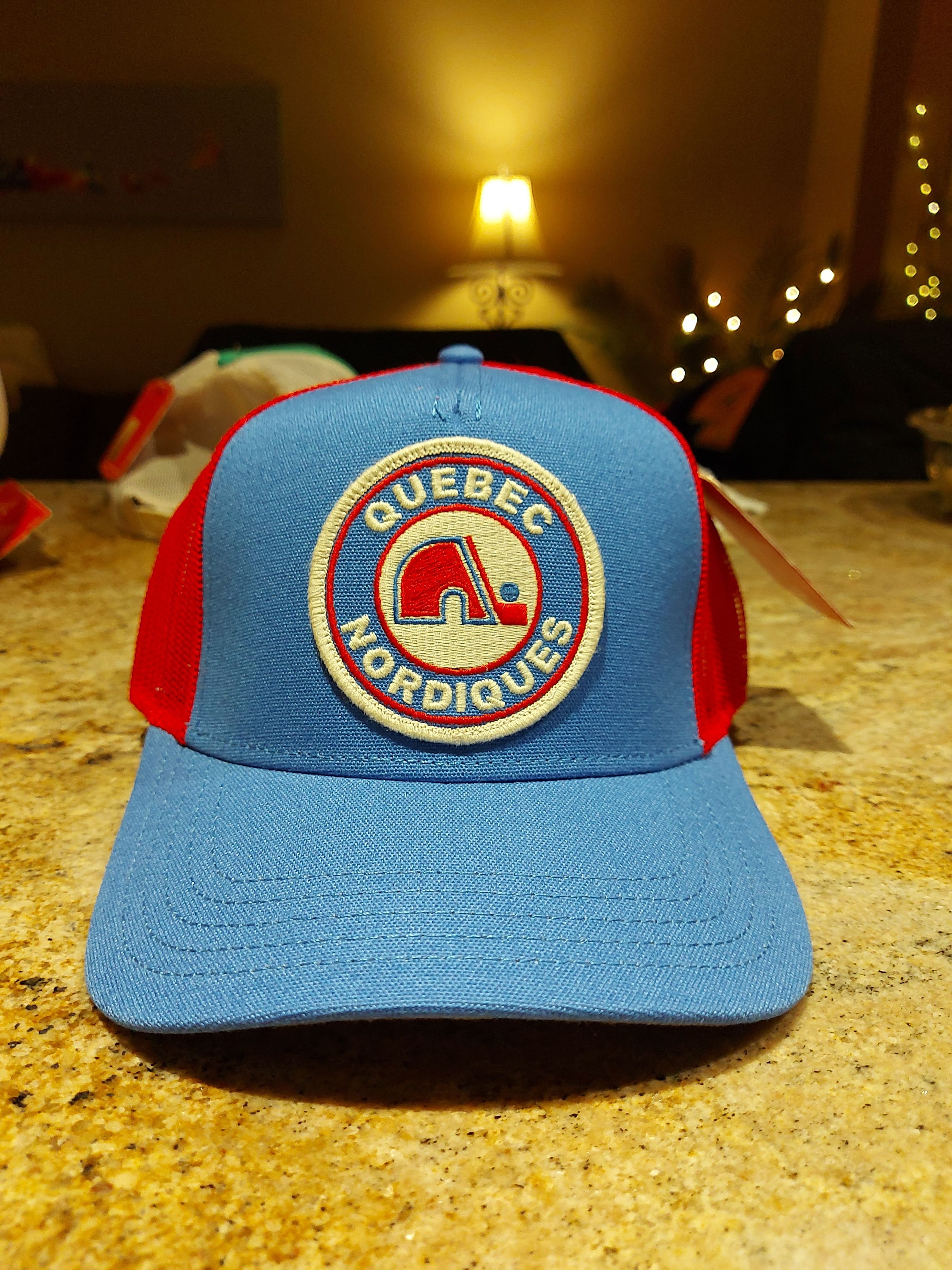 Achetez la marchandise des Nordiques de Québec - Chandails, chapeaux et
