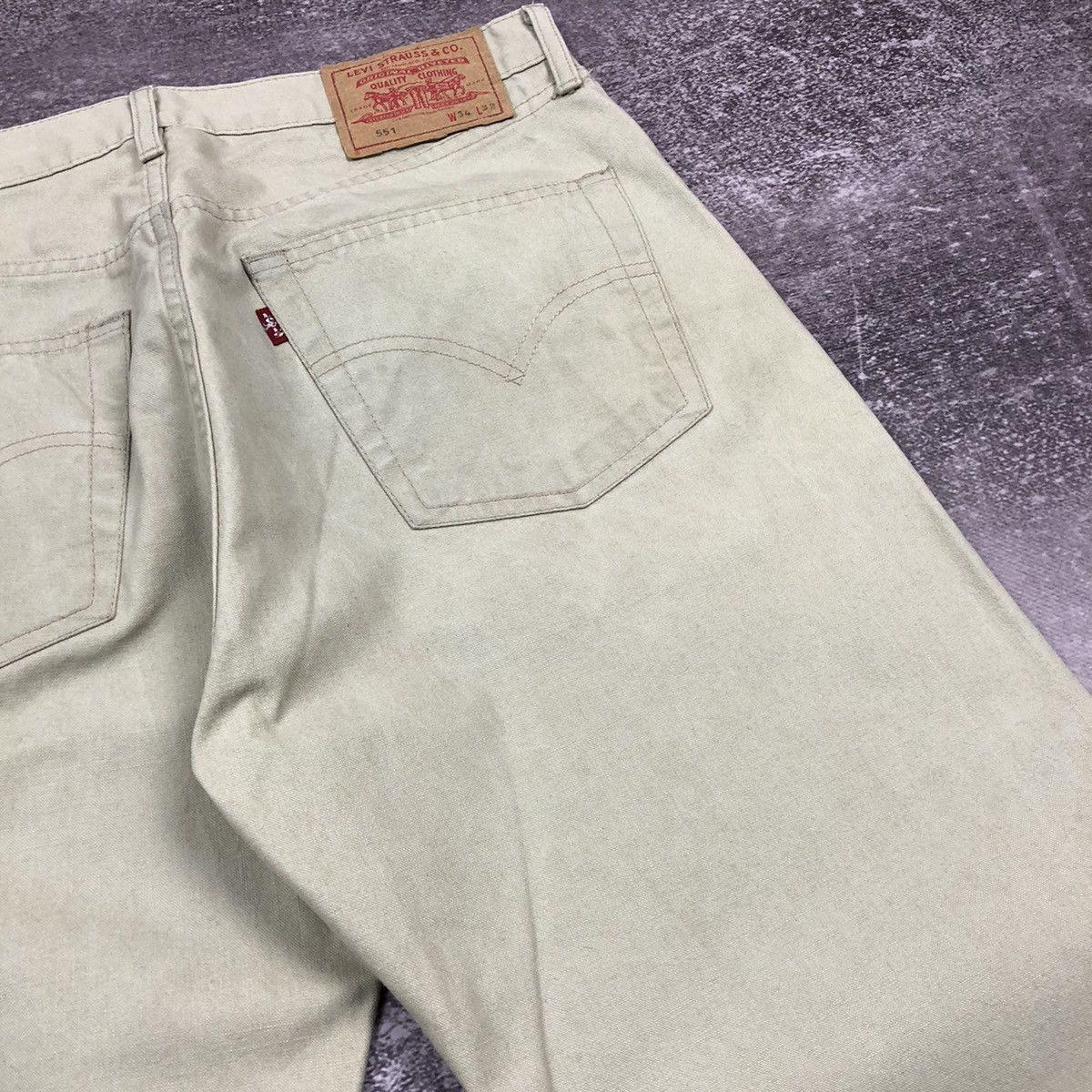 Levi's Vintage Levi’s 551 Beige Jeans 34x32 Size US 34 / EU 50 - 14 Thumbnail