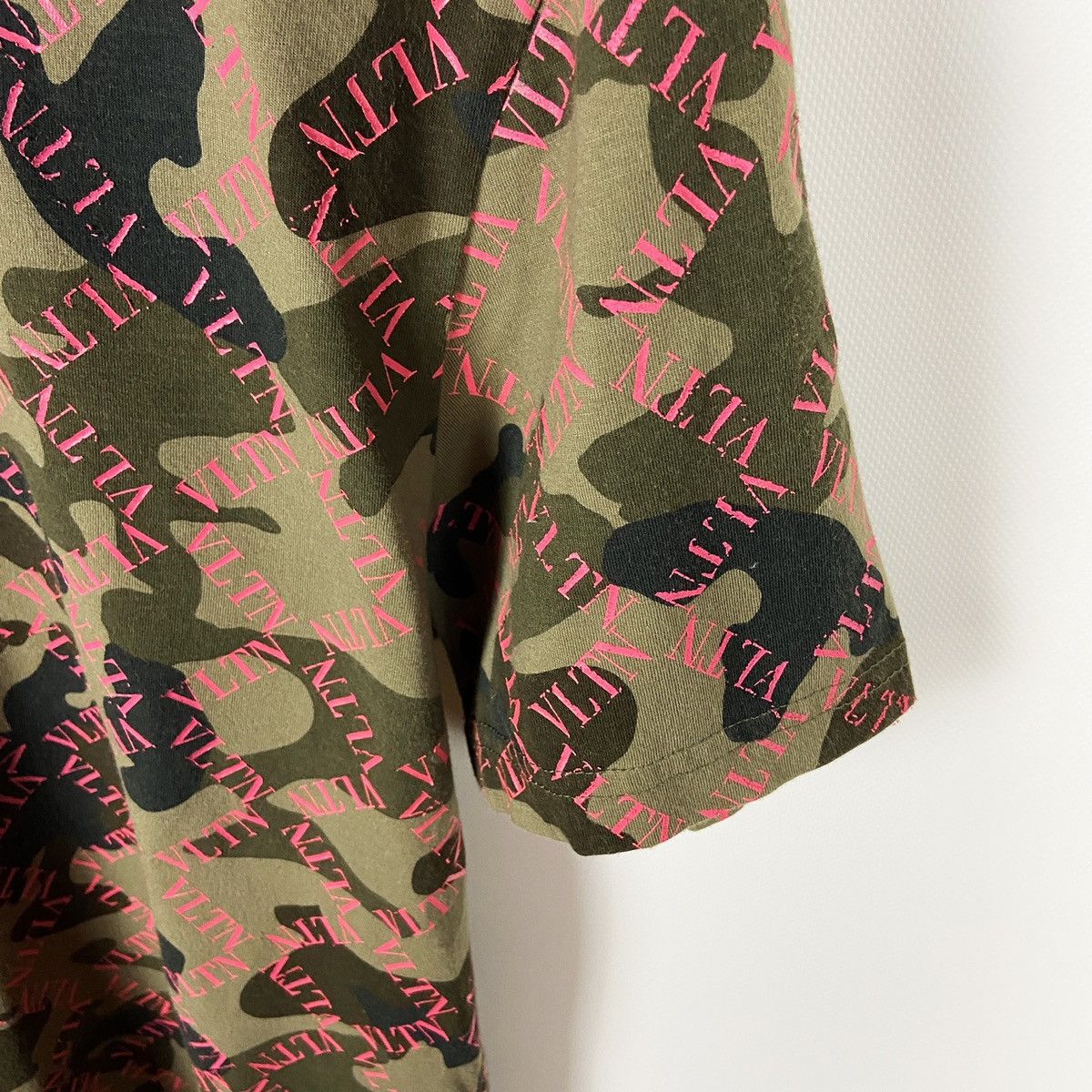Valentino Vintage Valentino Monogram Camo Woman XL size tee Size US M / EU 48-50 / 2 - 10 Thumbnail